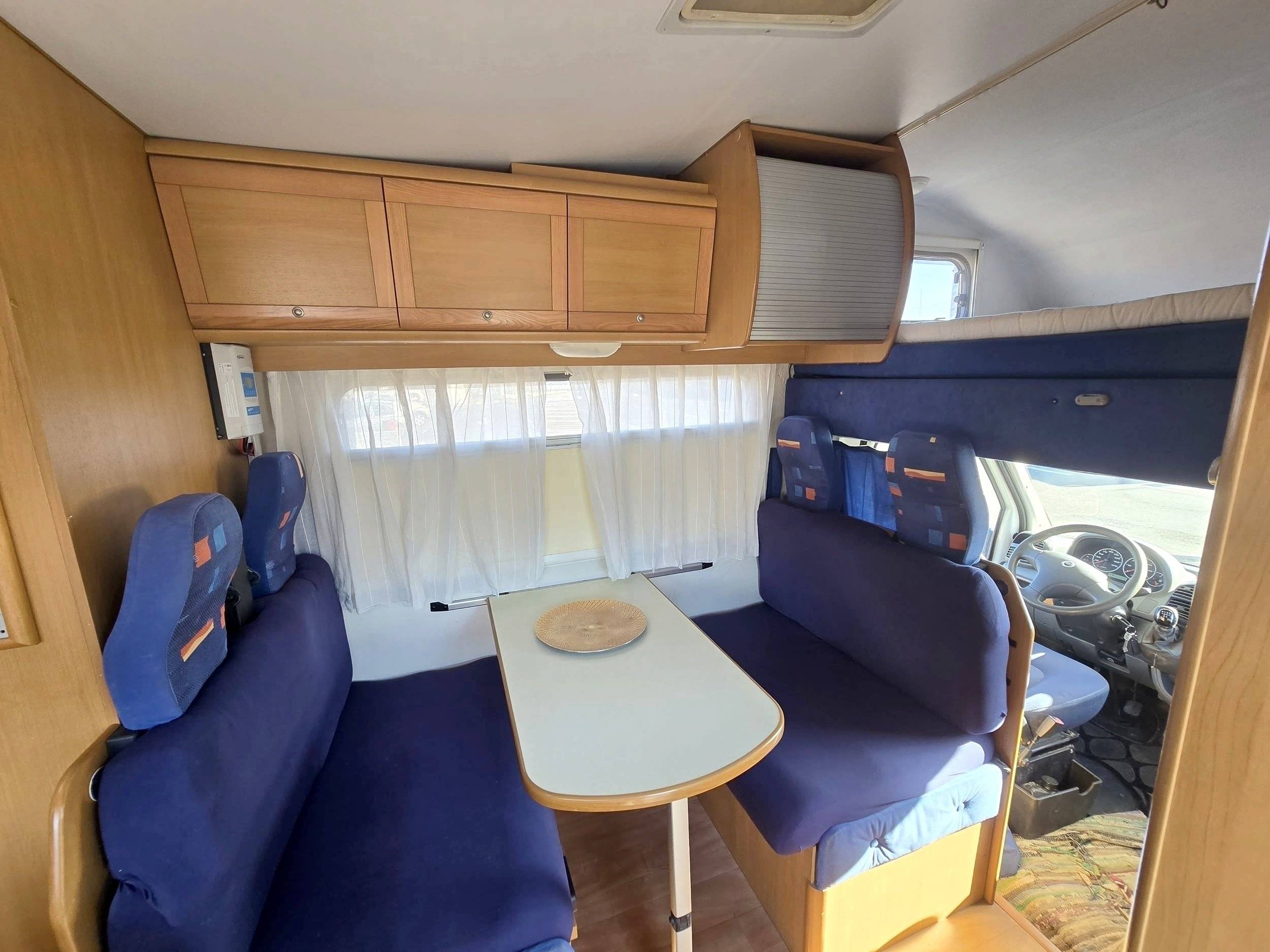 Dining Area Fiat 33 Light 2,3 l 130 ch. - Yescapa