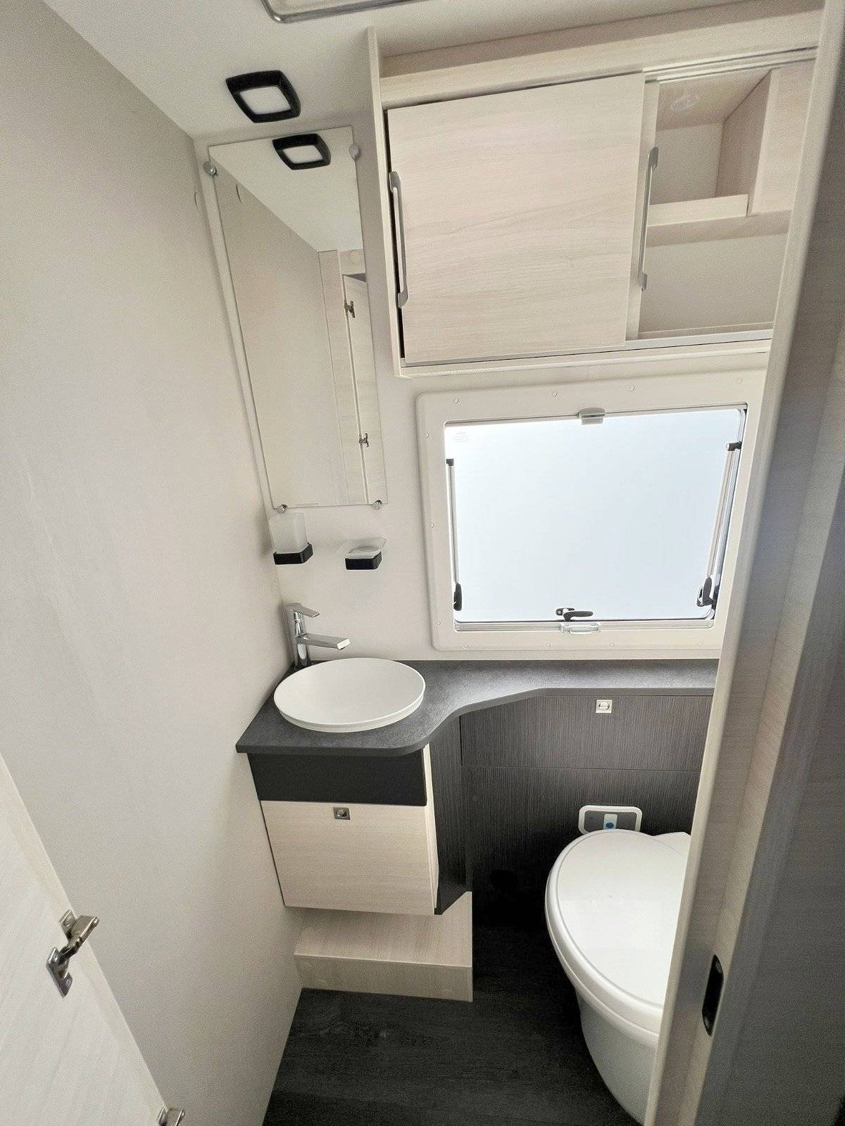 Challenger 380 GRAPHITE