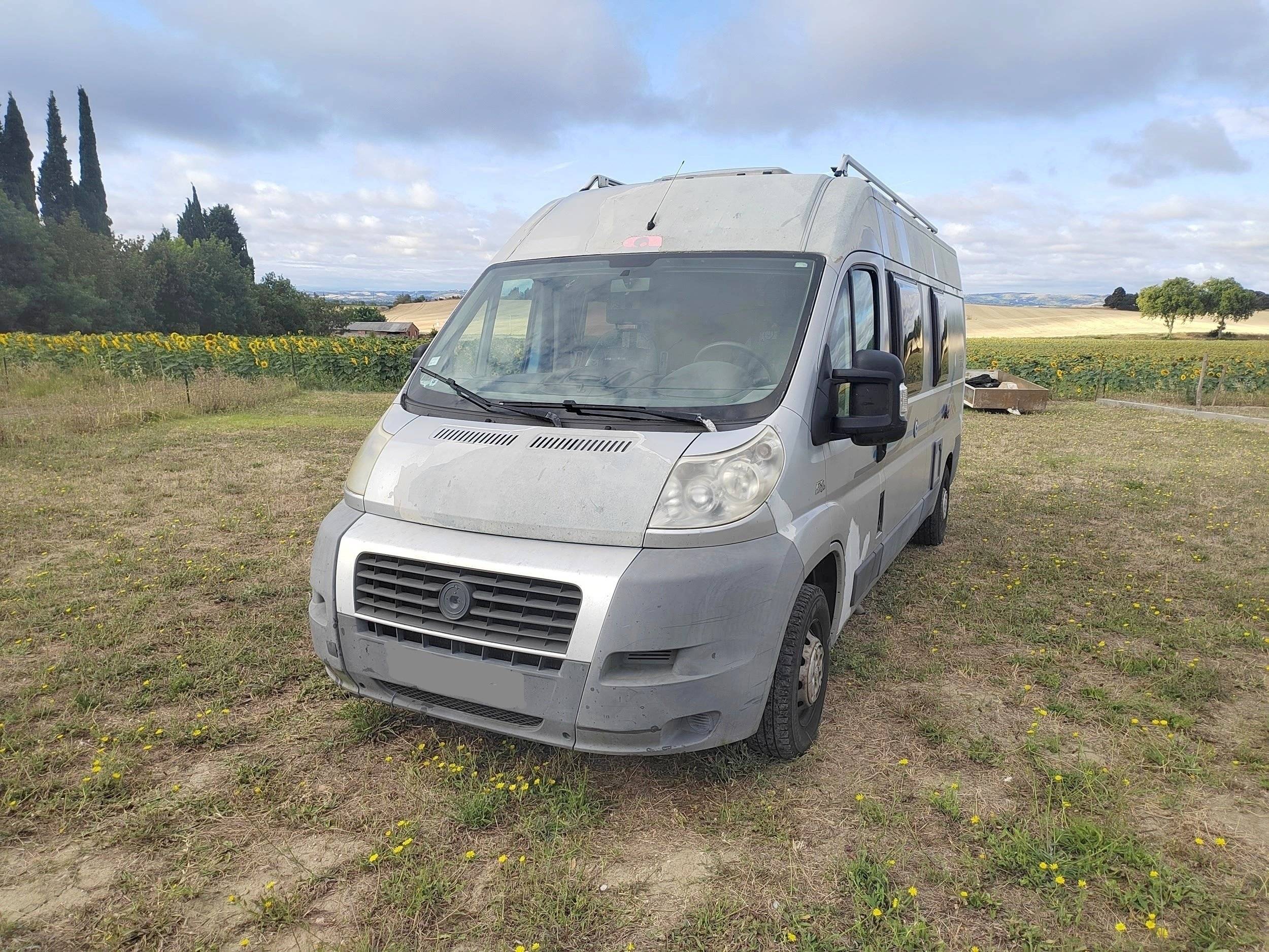 Vue avant de 3/4 Fiat Ducato 2,3 l 120 ch. - Yescapa