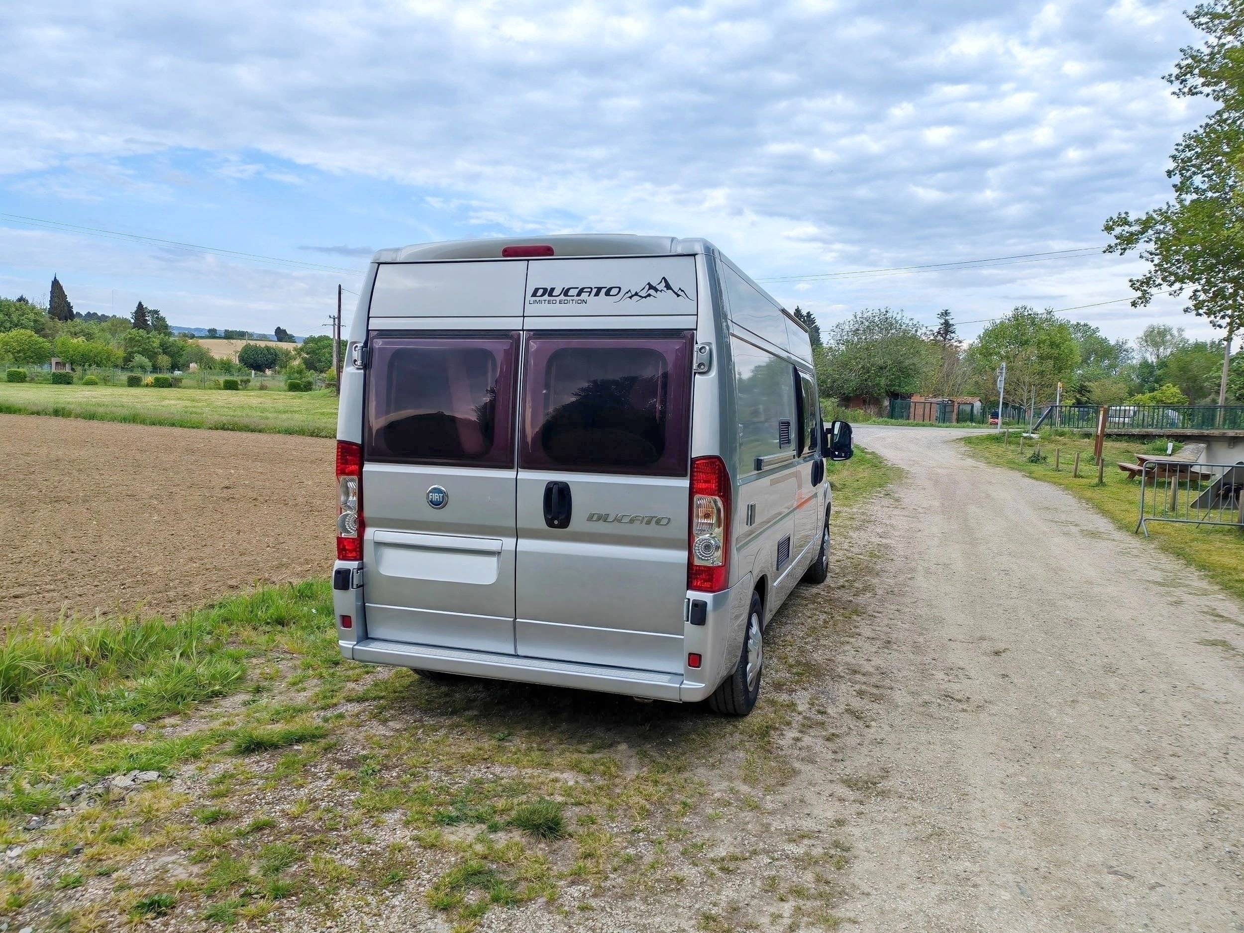Vista del vehicle angle davanter Fiat Ducato 2,3 l 120 ch. - Yescapa