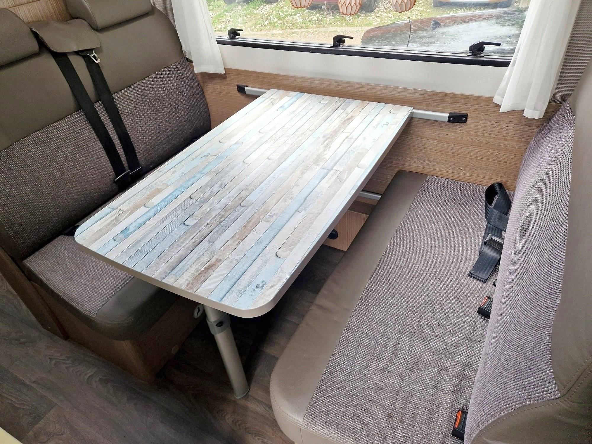 Dining Area Fiat - Yescapa