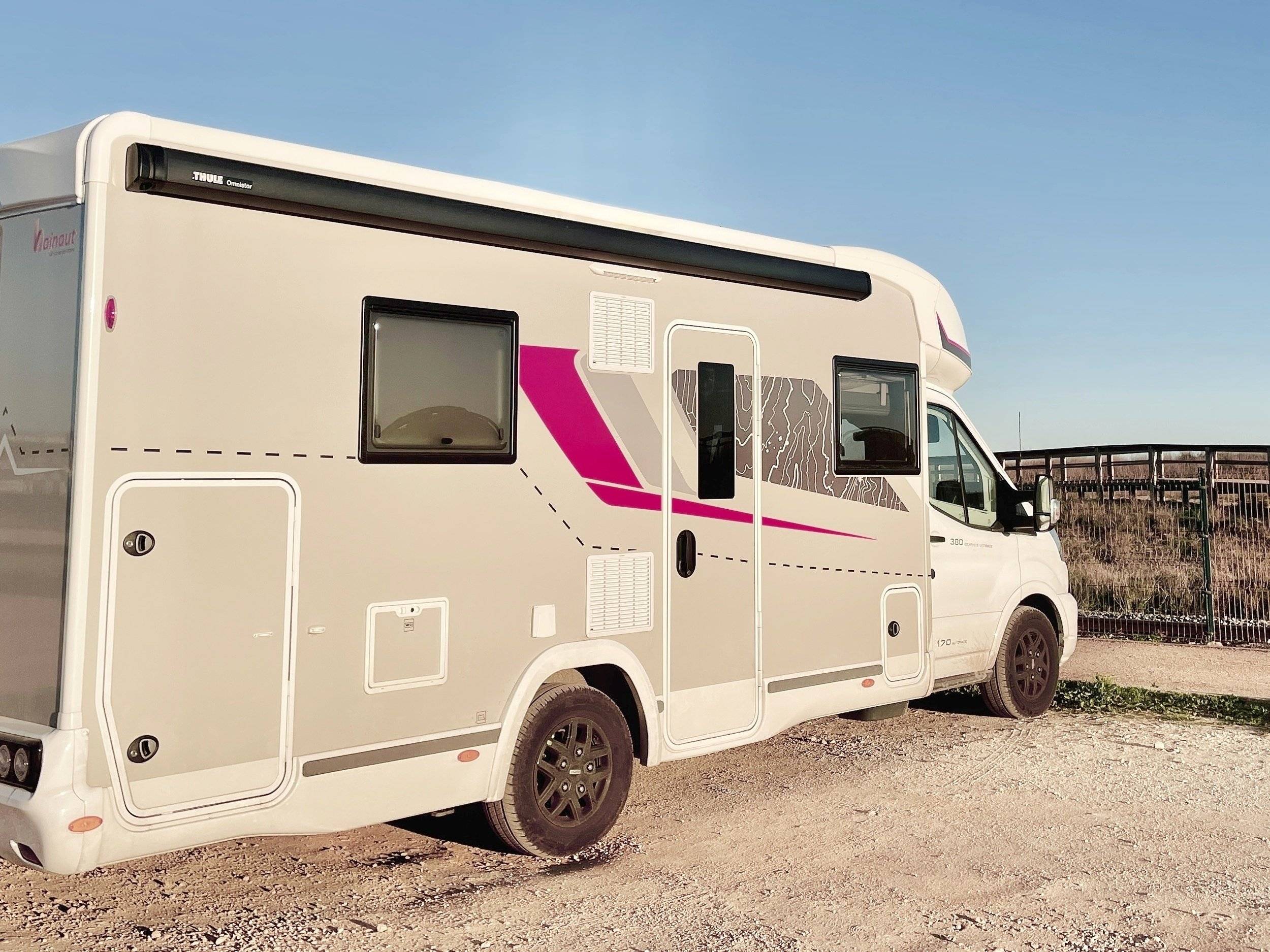 Voorkant 3/4 Ford ford transit - Yescapa