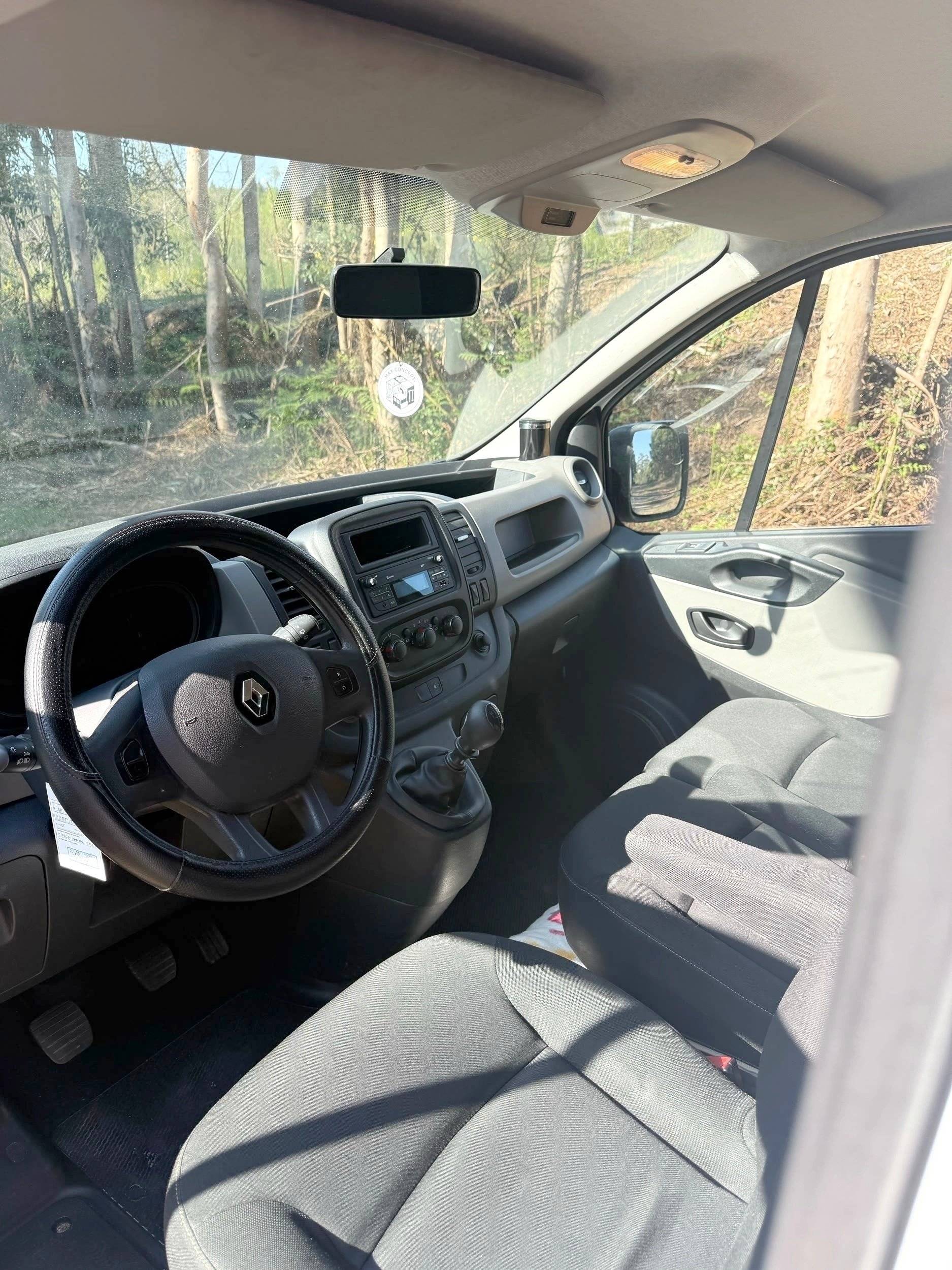 Dining Area Renault Trafic 1,6 l 120 ch - Yescapa