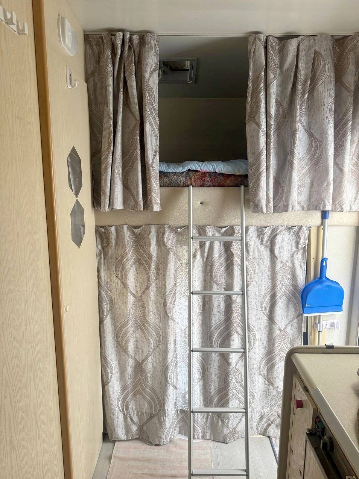 Berth Fiat Ducato 1.9TD - Yescapa