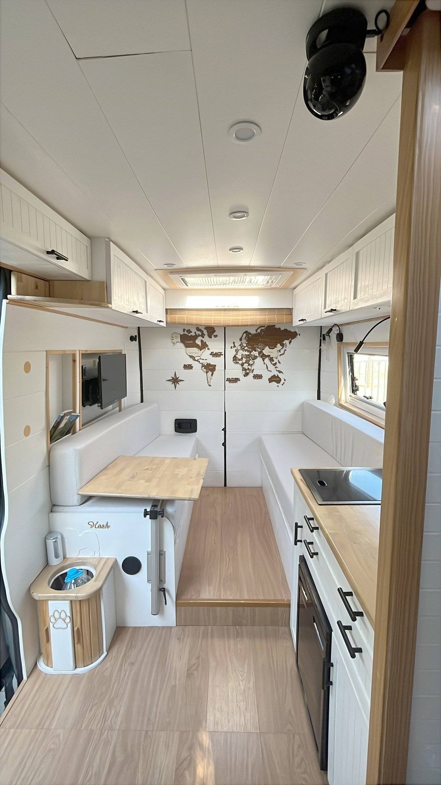 Área de jantar Peugeot Boxer - Yescapa