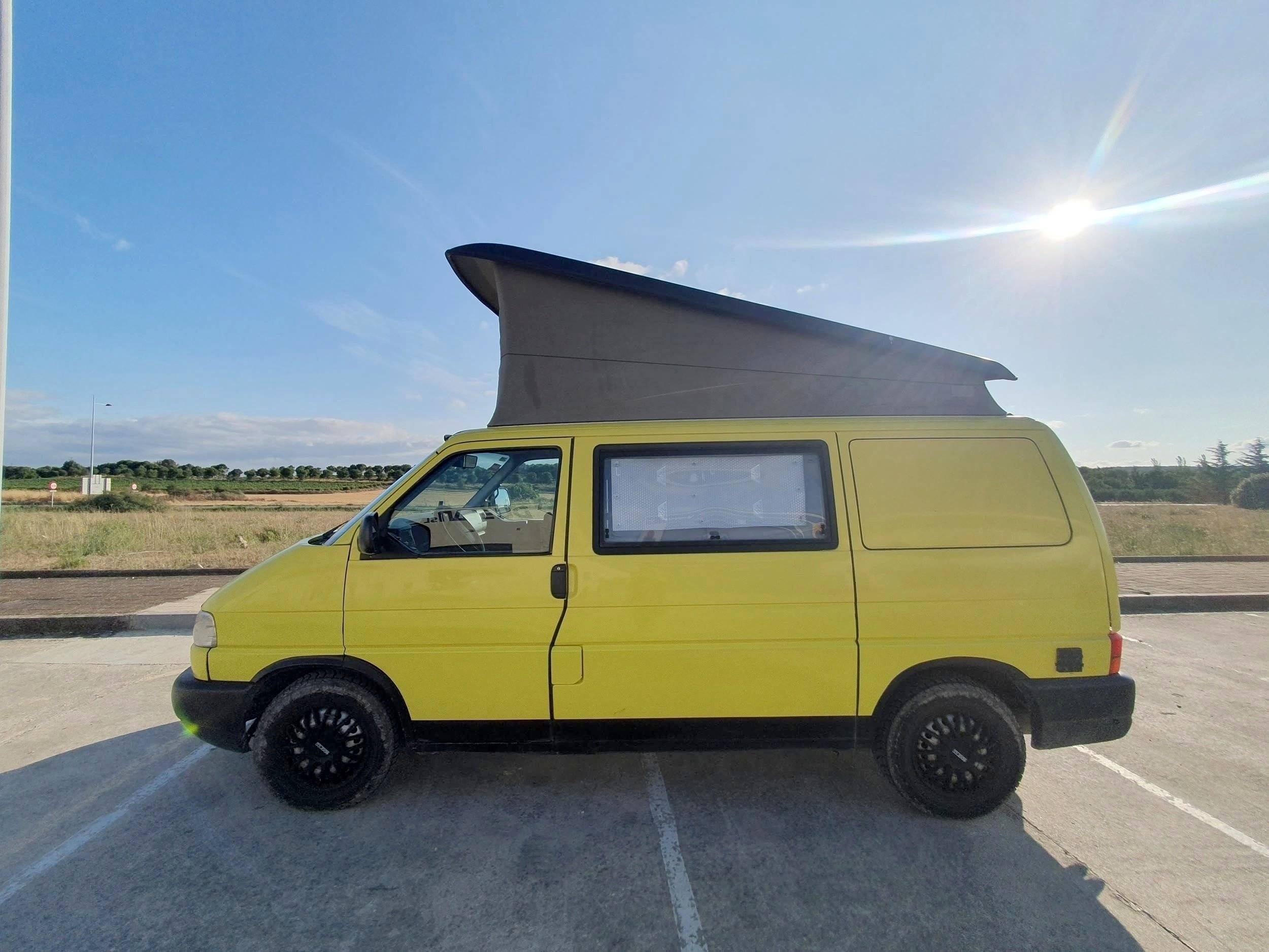 schräge Vorderansicht Volkswagen T4 2.5 Tdi - Yescapa