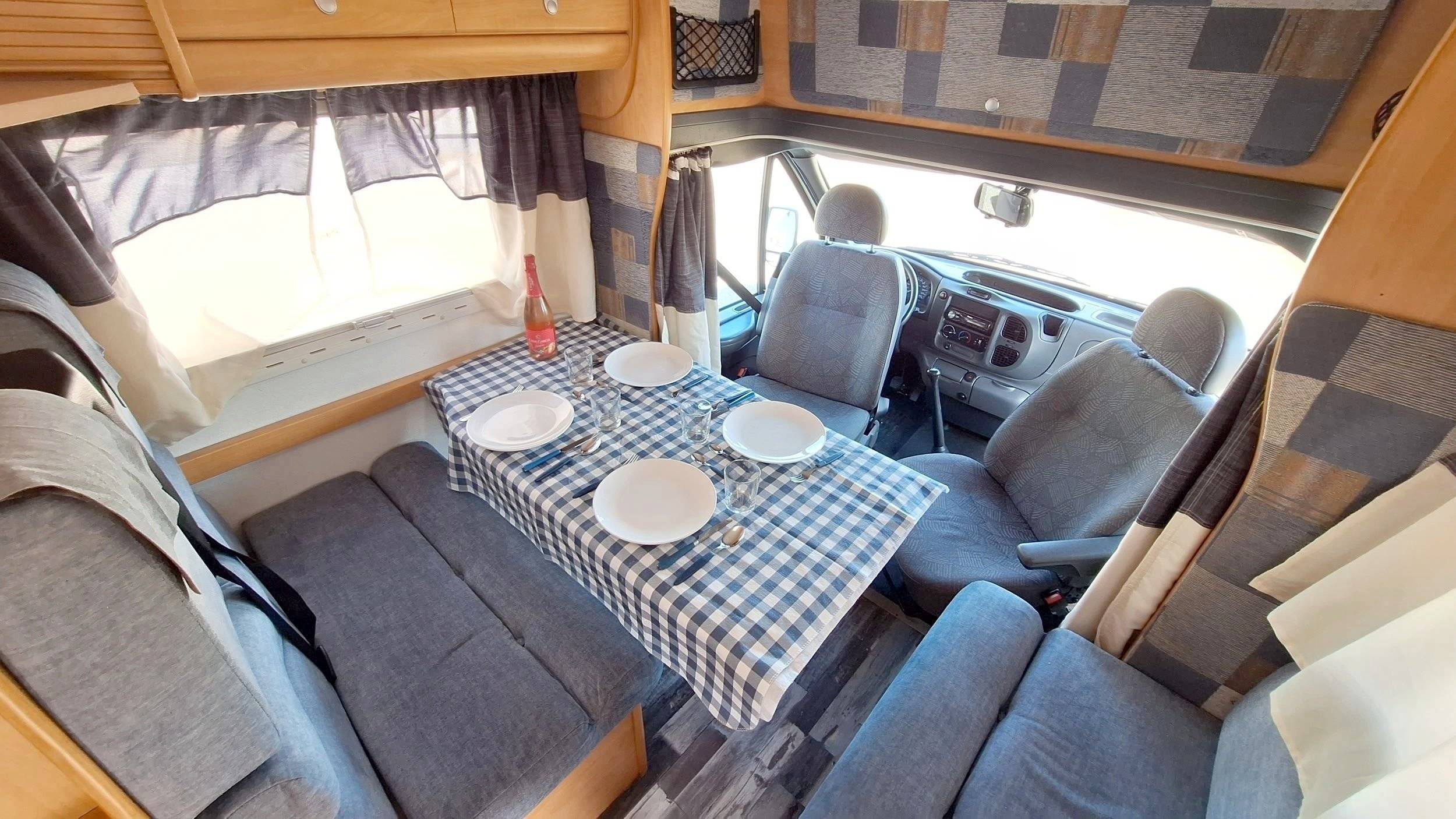 Challenger Transit 2,2 l TDCi 110 ch.