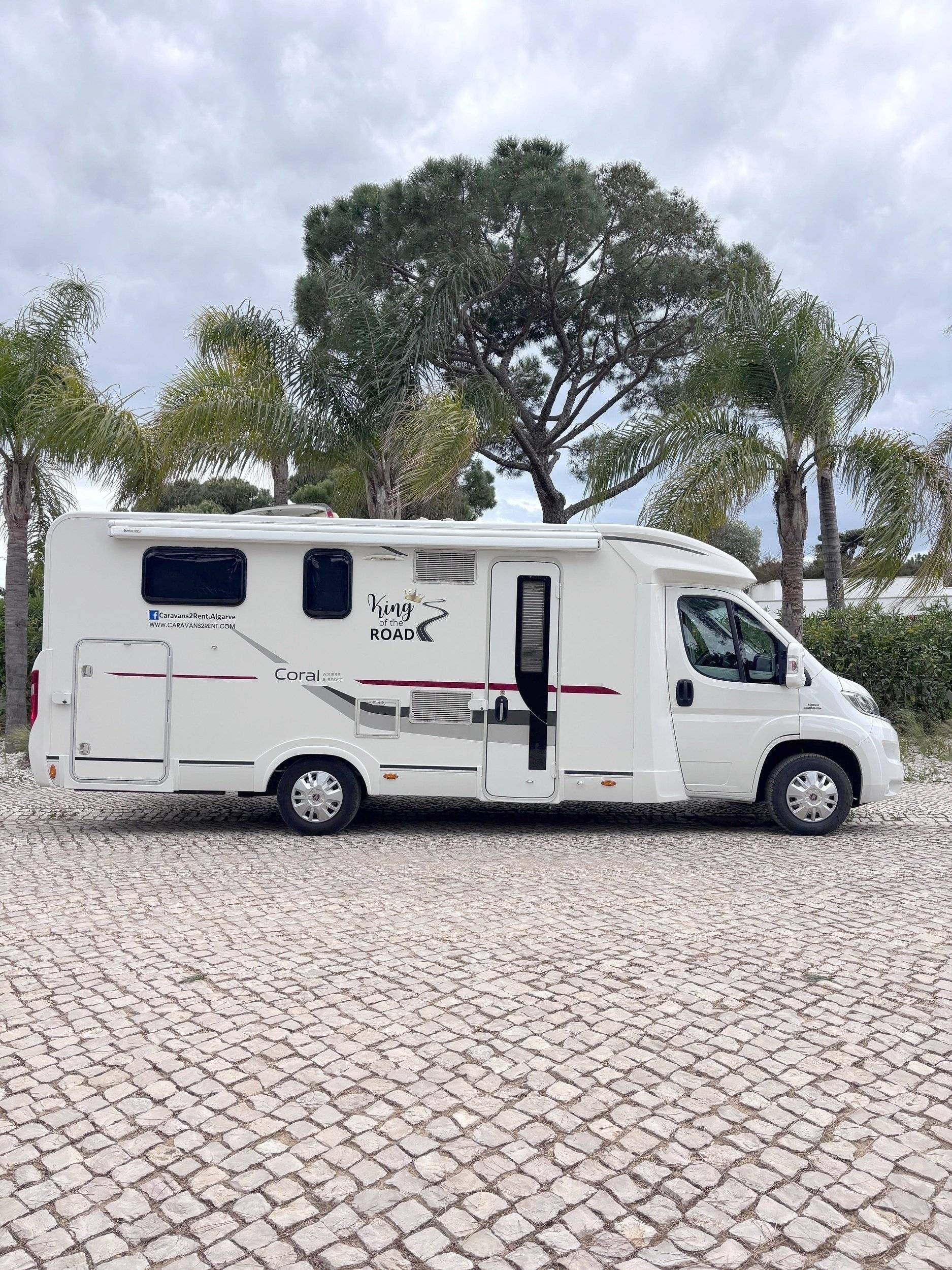 Vista frontale a ¾ Fiat - Yescapa