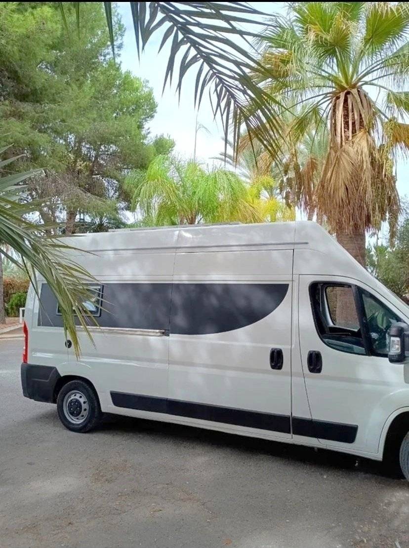 schräge Vorderansicht Citroën Citroën jumper - Yescapa