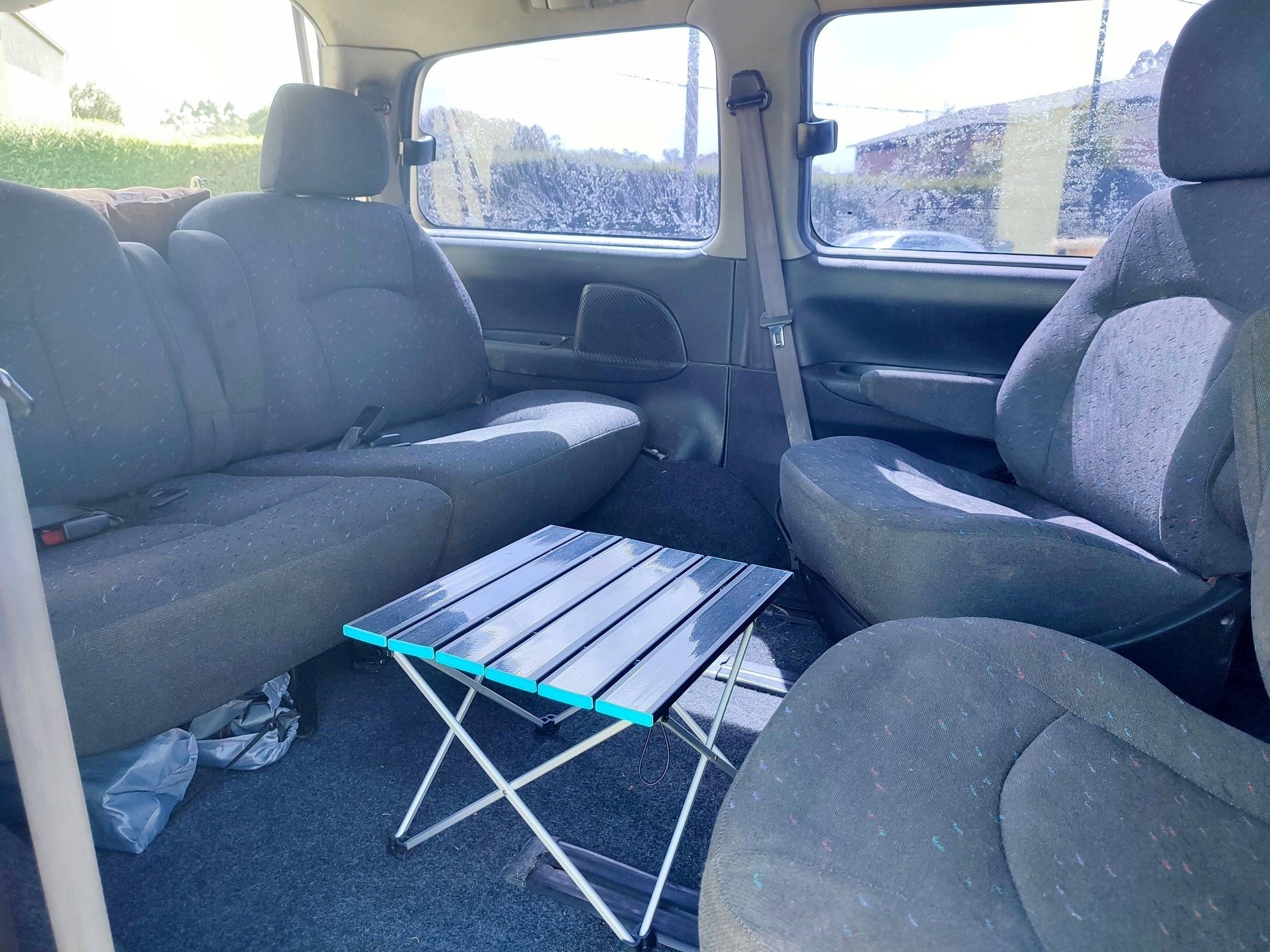 Área de jantar Hyundai H1 VAN LONG - Yescapa
