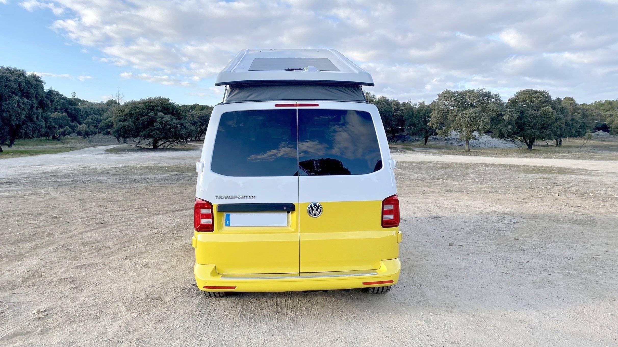 Volkswagen Transporter T6 (Amarilla)
