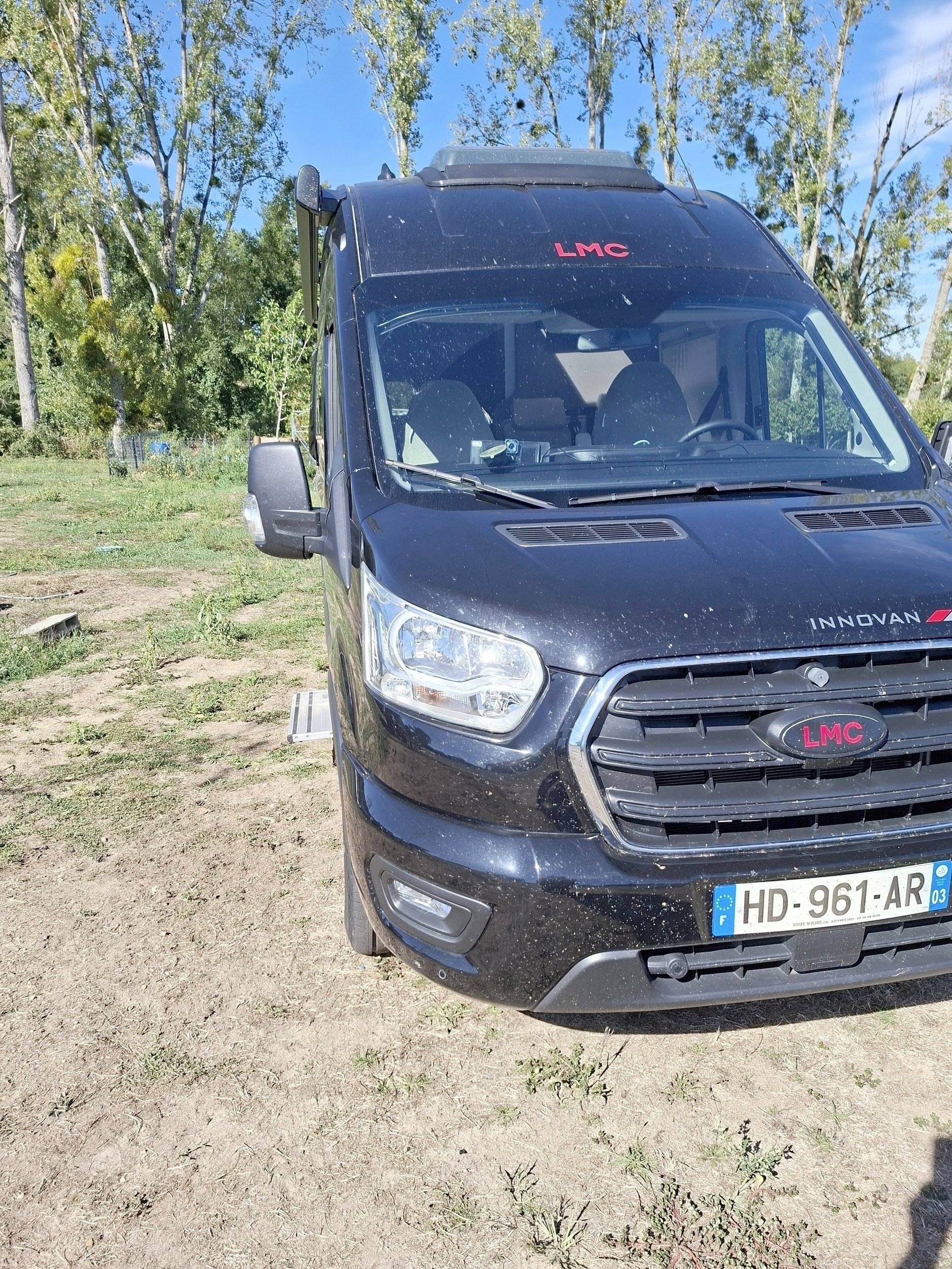 Front view from 3/4 Ford - Yescapa