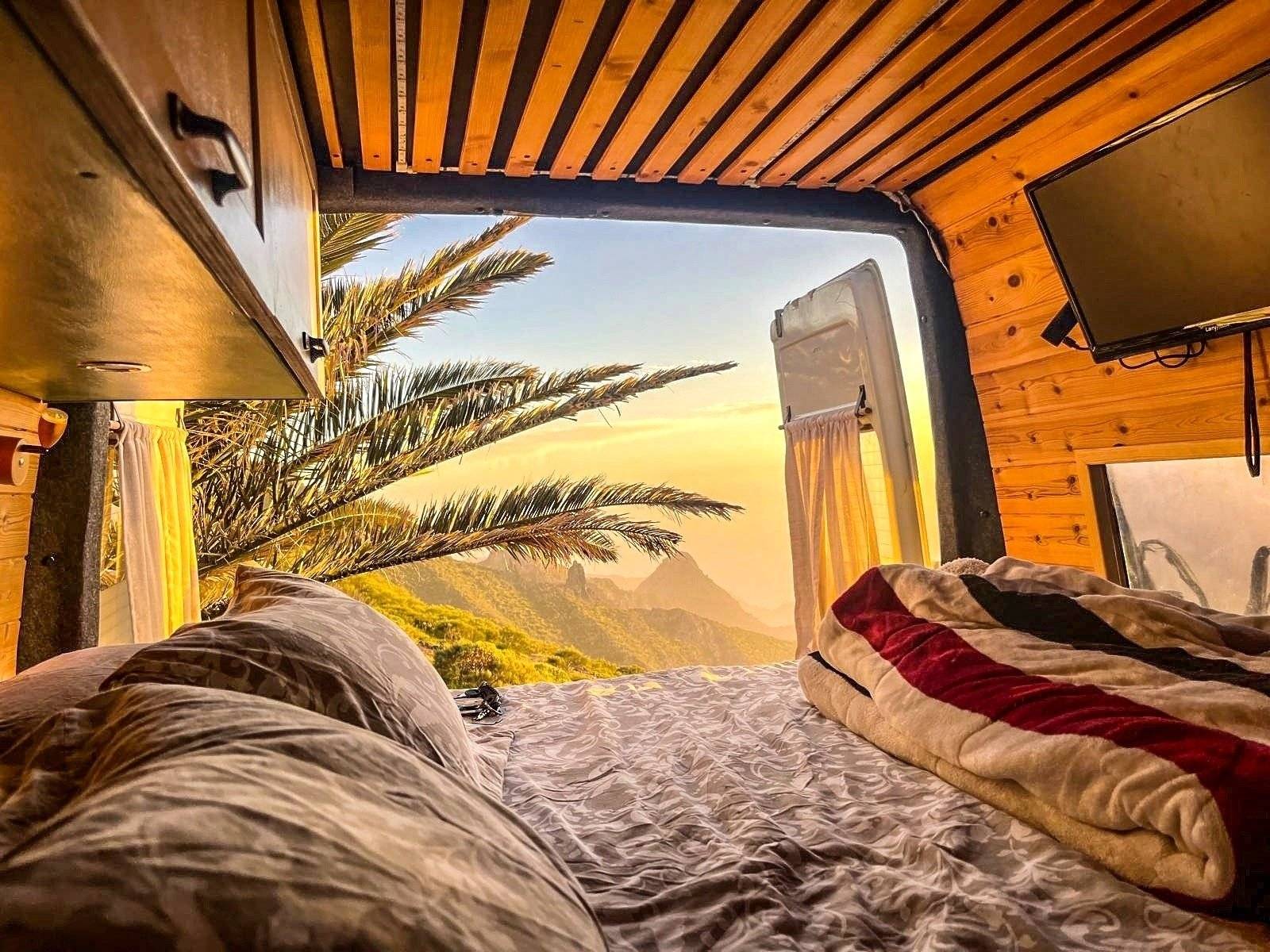 Couchages Mercedes Sprinter 2,2 l CDI 150 ch. - Yescapa