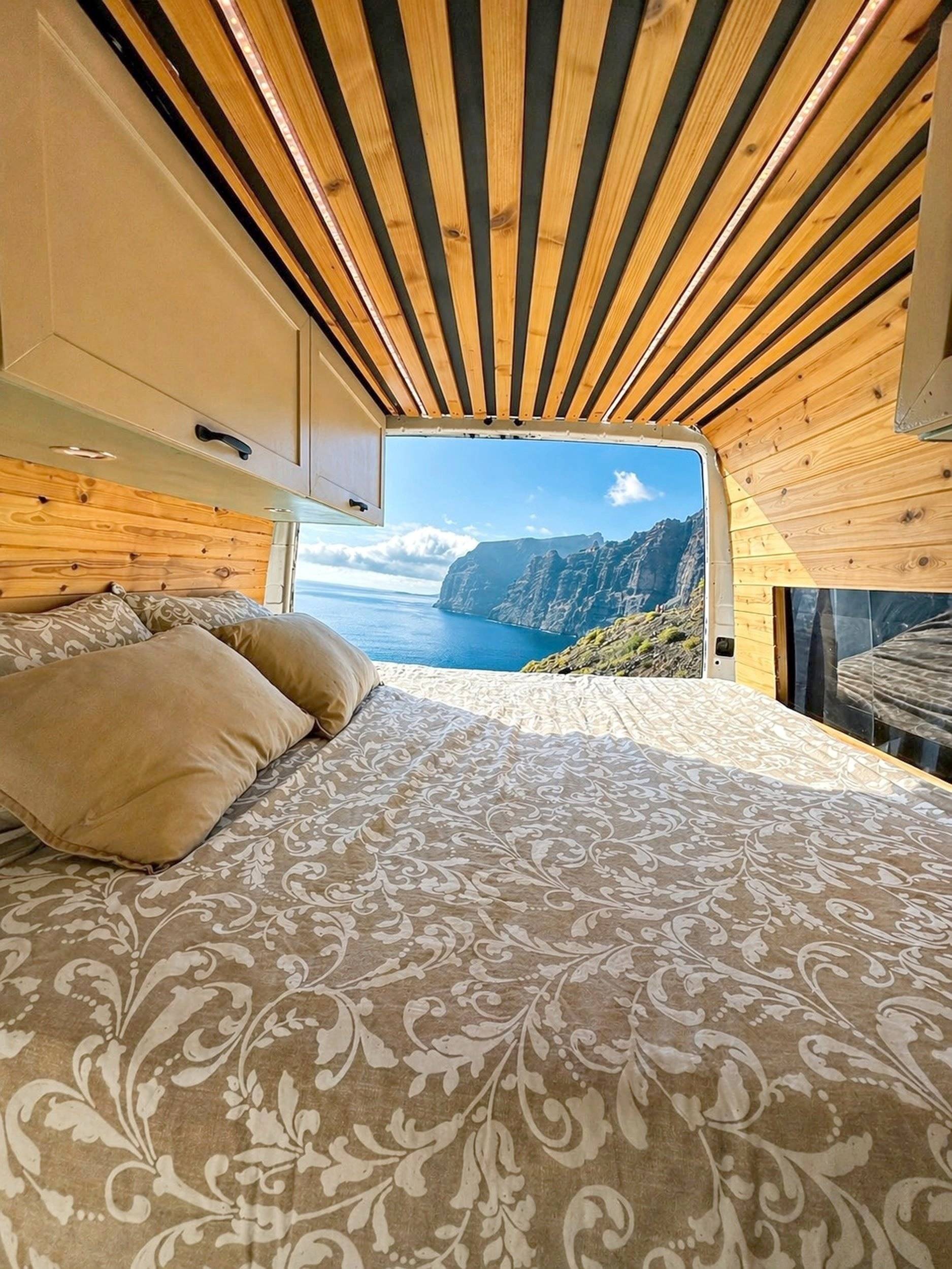 Couchages Mercedes Sprinter 2,2 l CDI 150 ch. - Yescapa