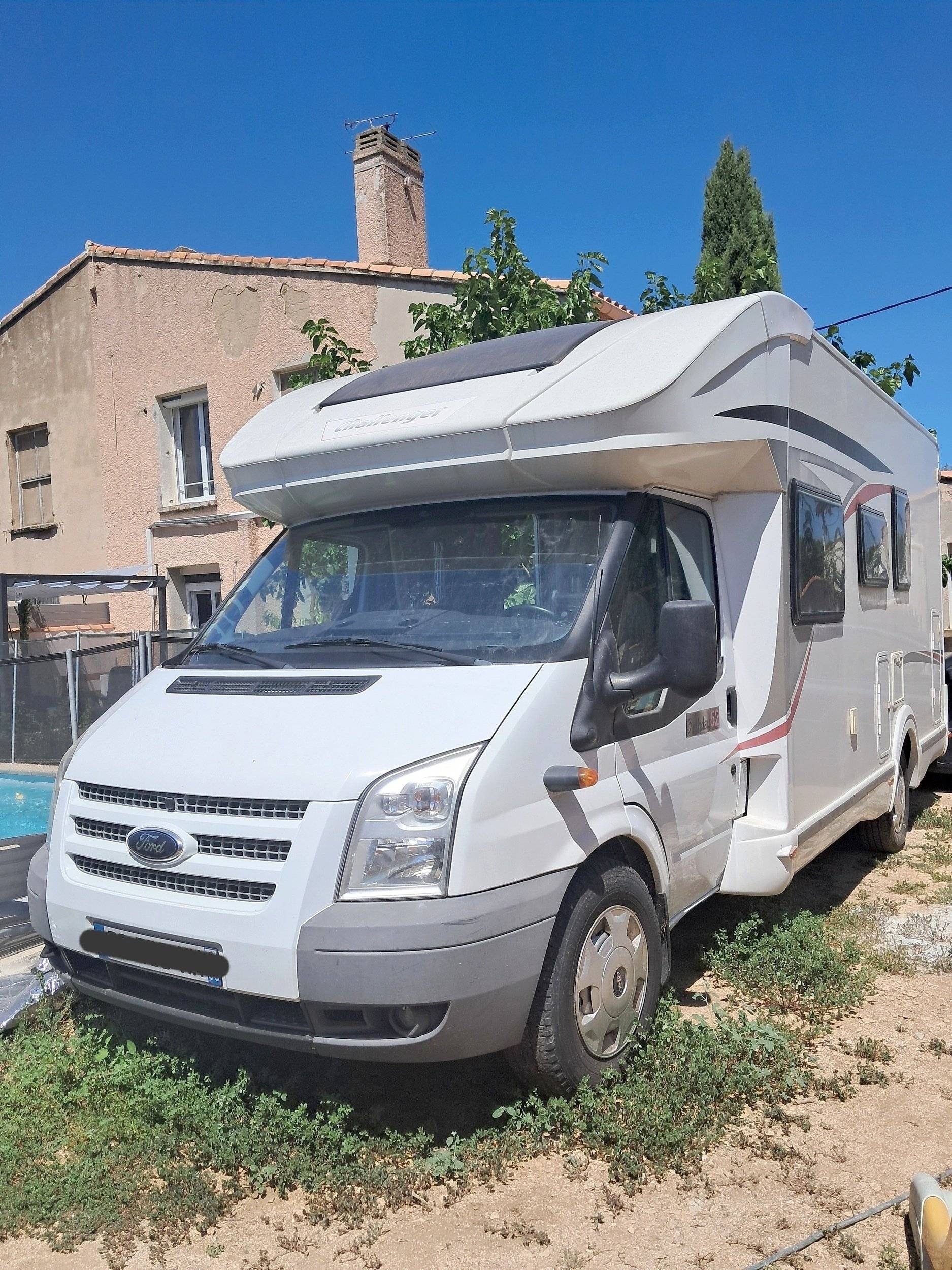 Front view from 3/4  - Yescapa