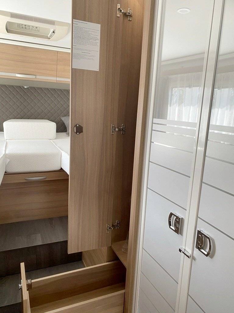 Adria Coral XL Axess 670 SL