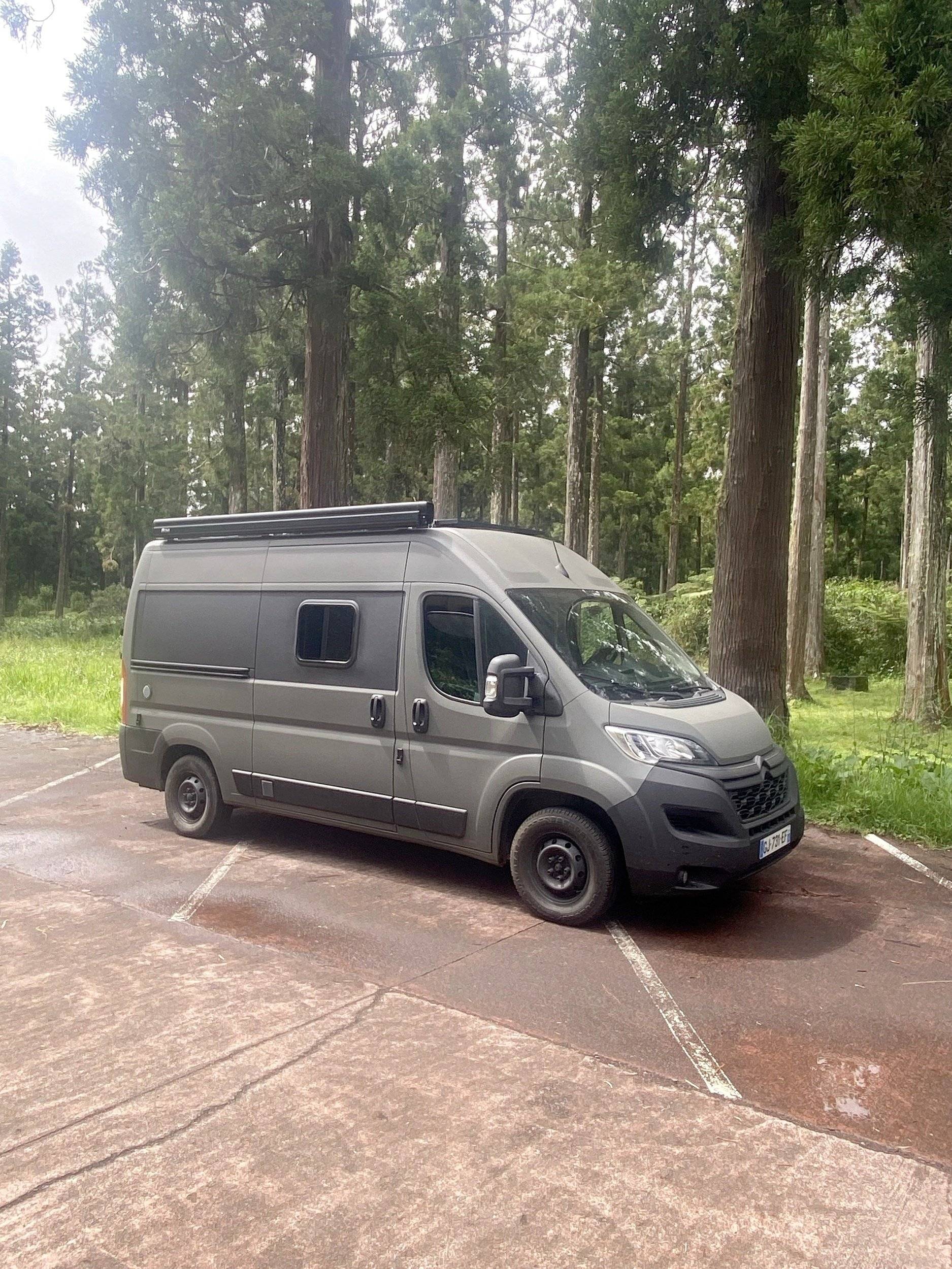 schräge Vorderansicht Citroën Jumper 2,2 BlueHDI 140CV - Yescapa