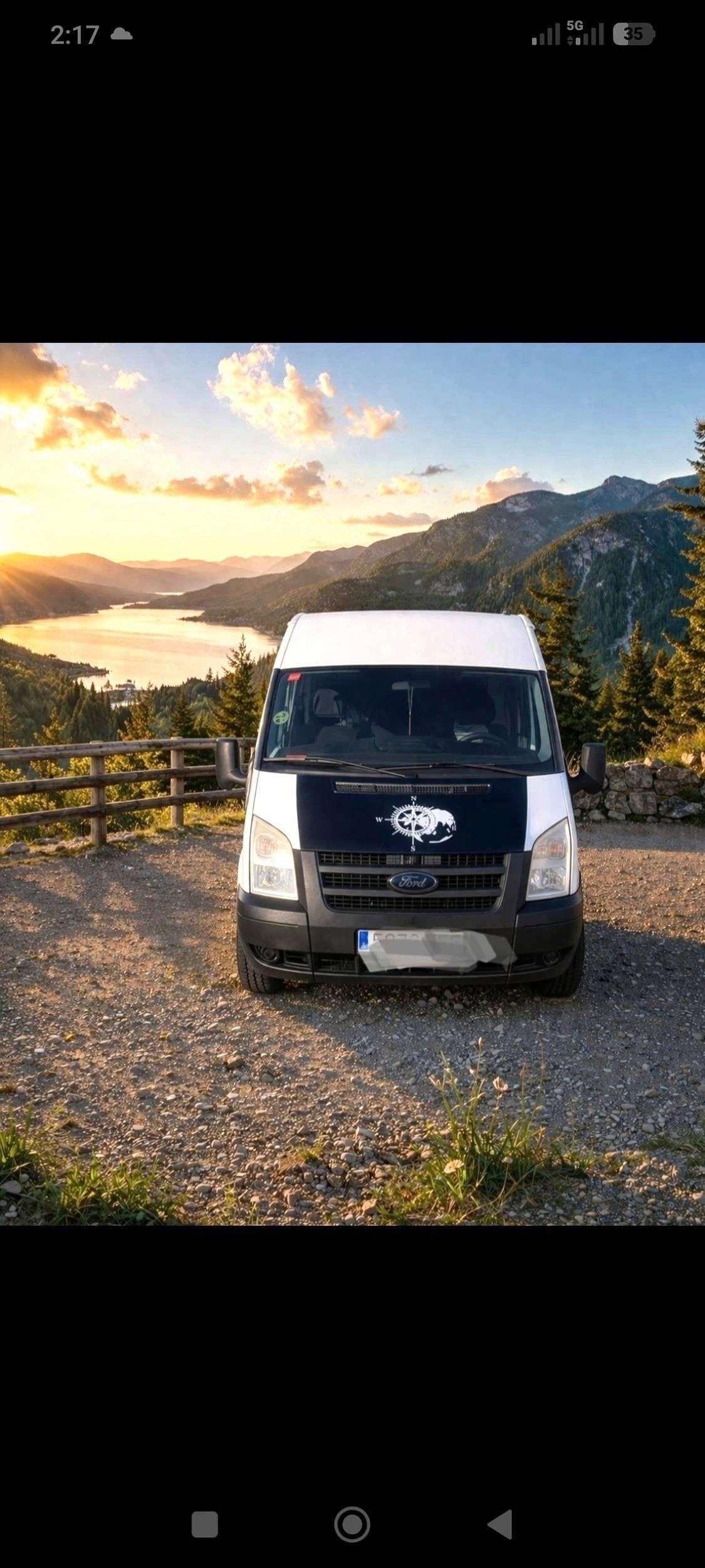 Vue avant de 3/4 Ford Transit 2,4 l TDCi 115 ch. - Yescapa