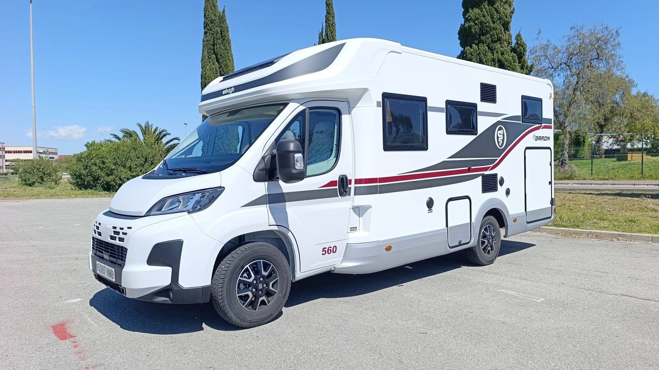 Front view from 3/4 Fiat Ducato 2,3 l Multijet 140 - Yescapa