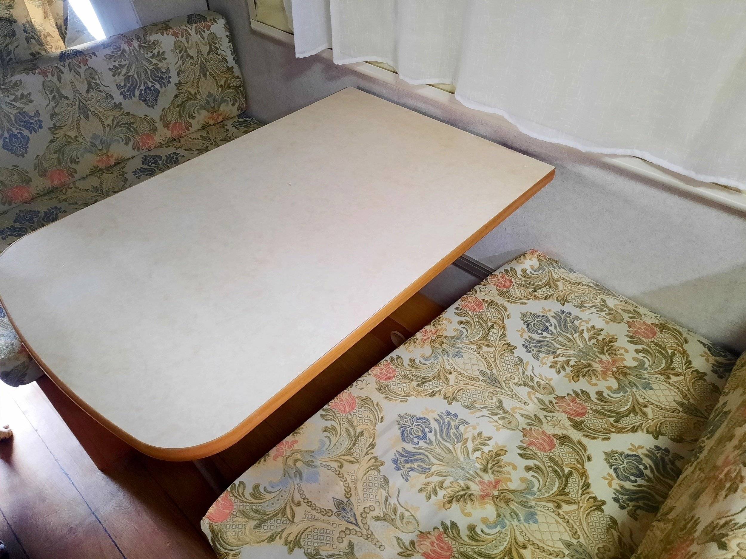 Dining Area Ford Transit - Yescapa