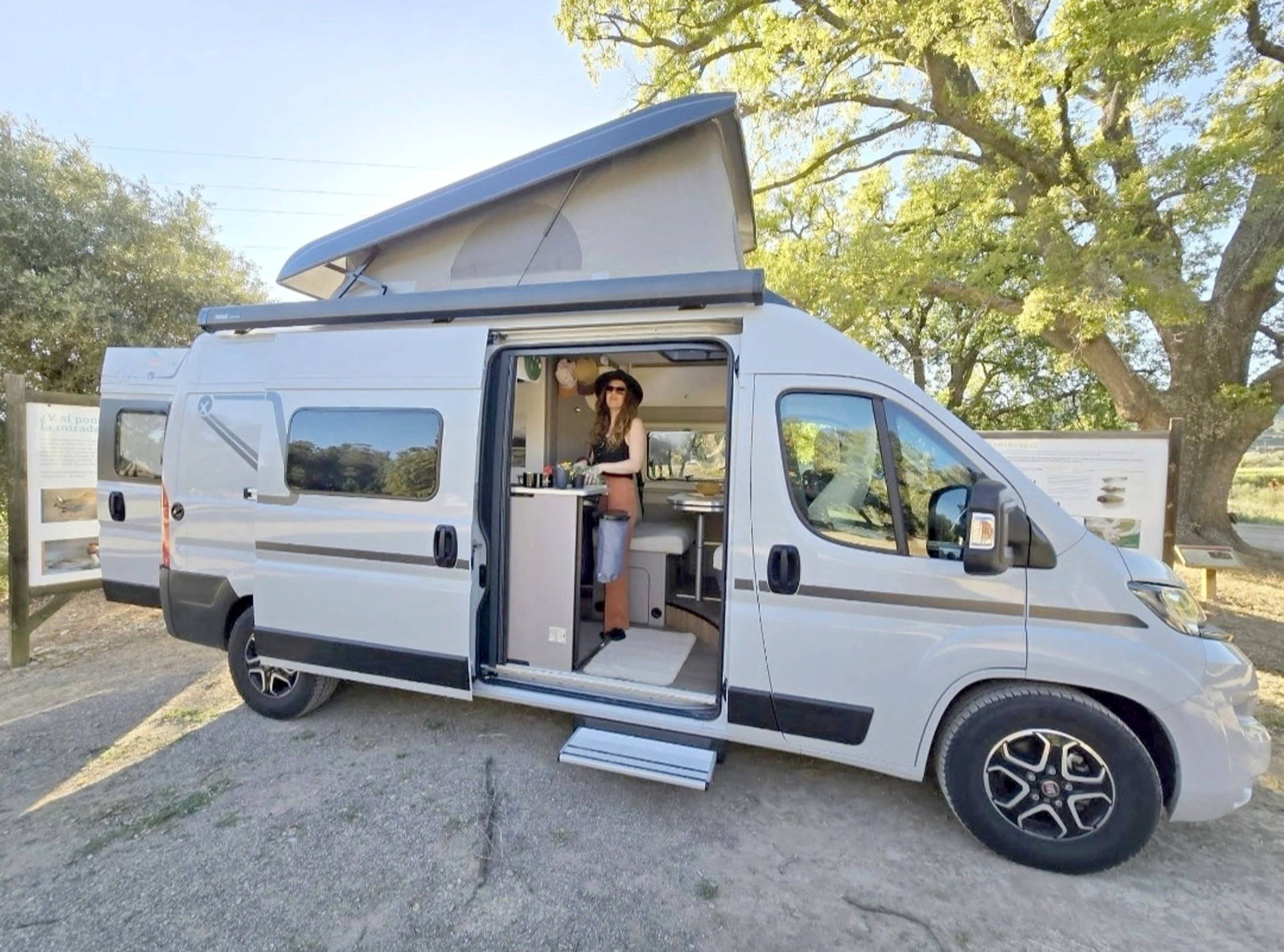 Front view from 3/4 Fiat Fiat 2.2 L 140 CV - Yescapa