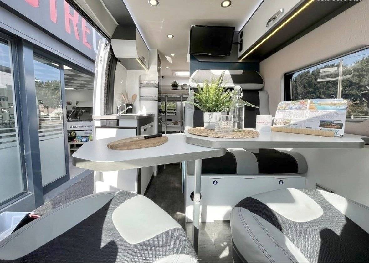 Coin repas Fiat Ducato 2,3 l 148 ch - Yescapa