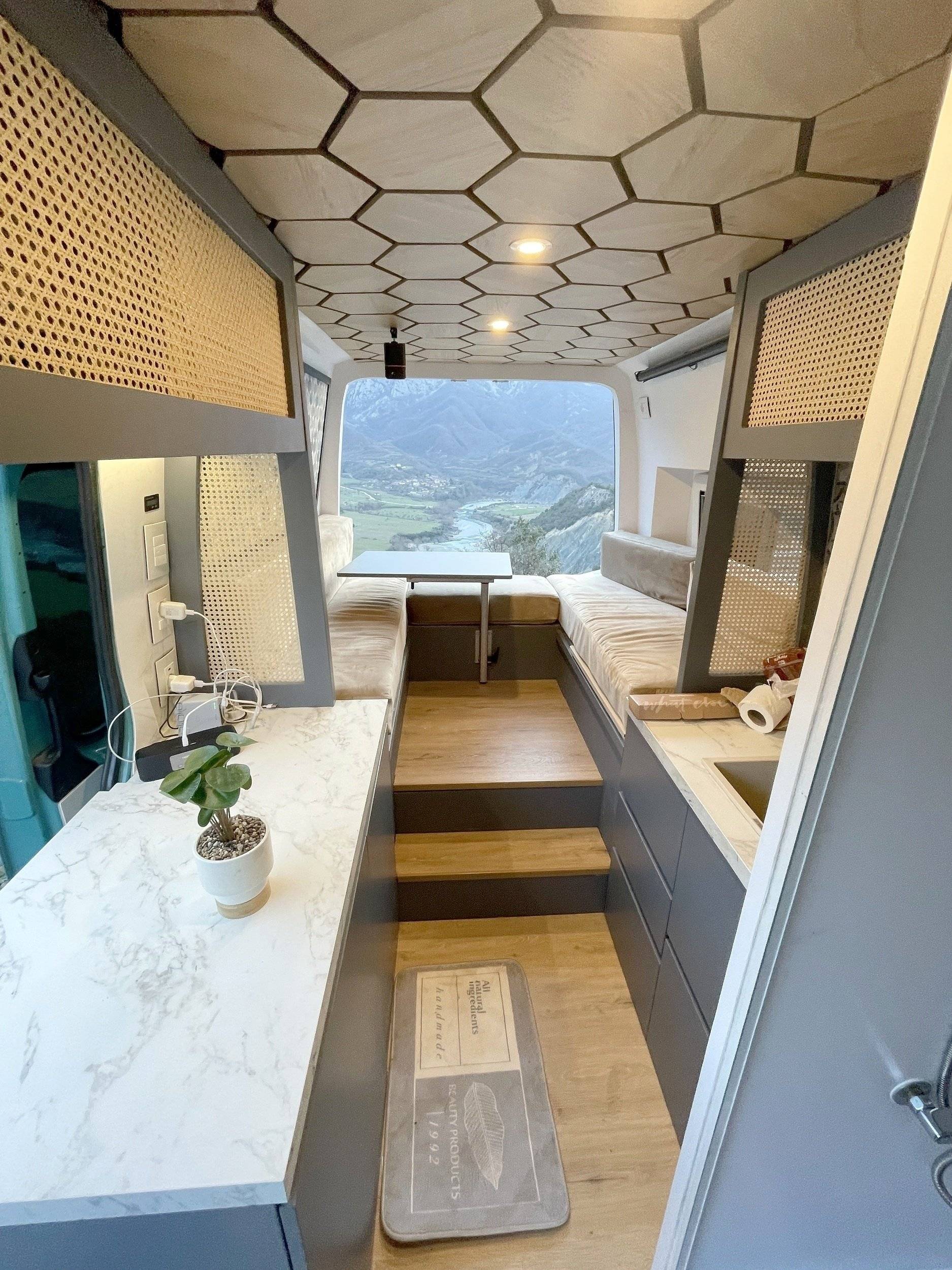 Dinette Mercedes - Yescapa