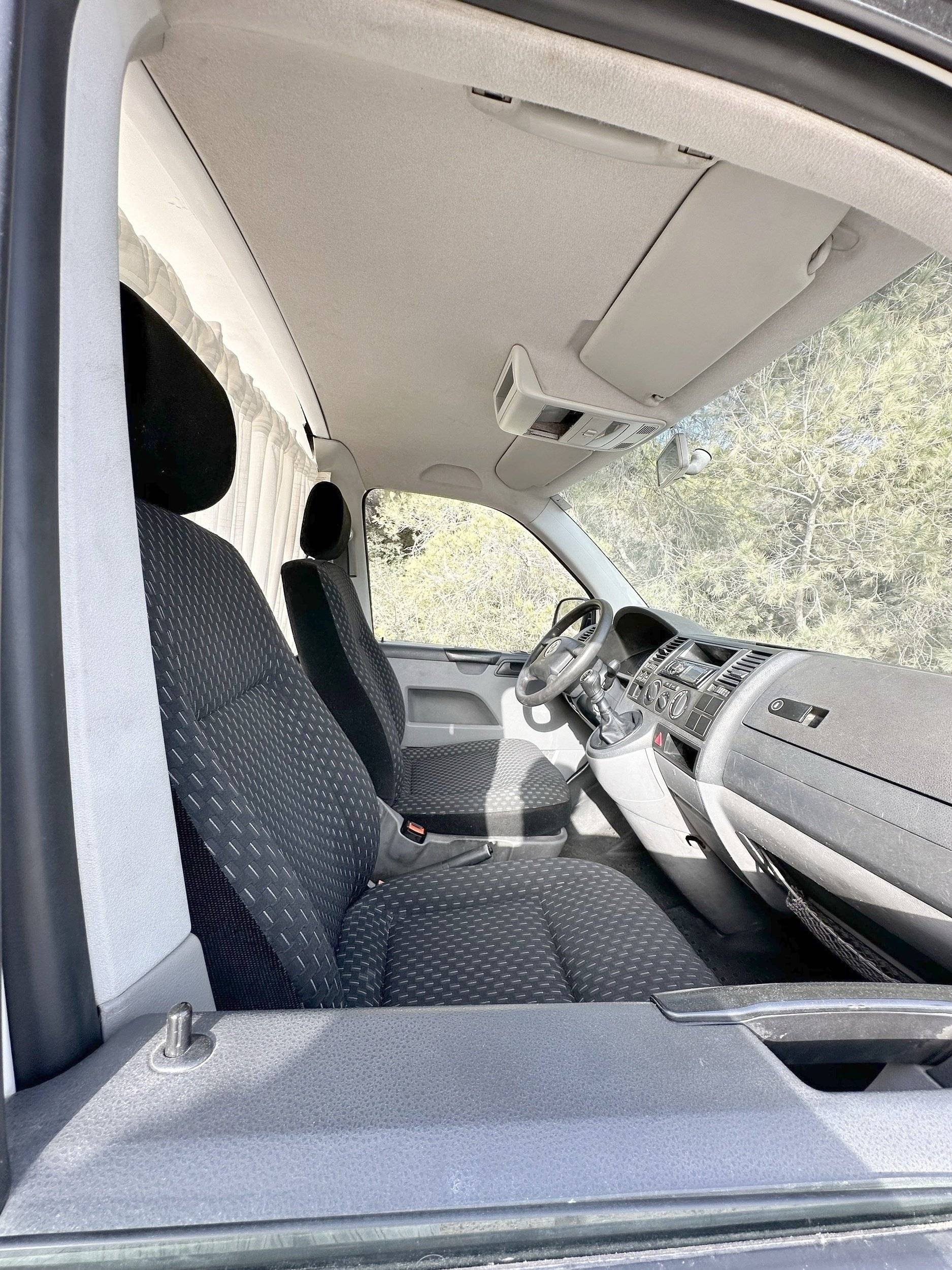 Driver's compartment Volkswagen T5 1,9 l 102 ch - Yescapa