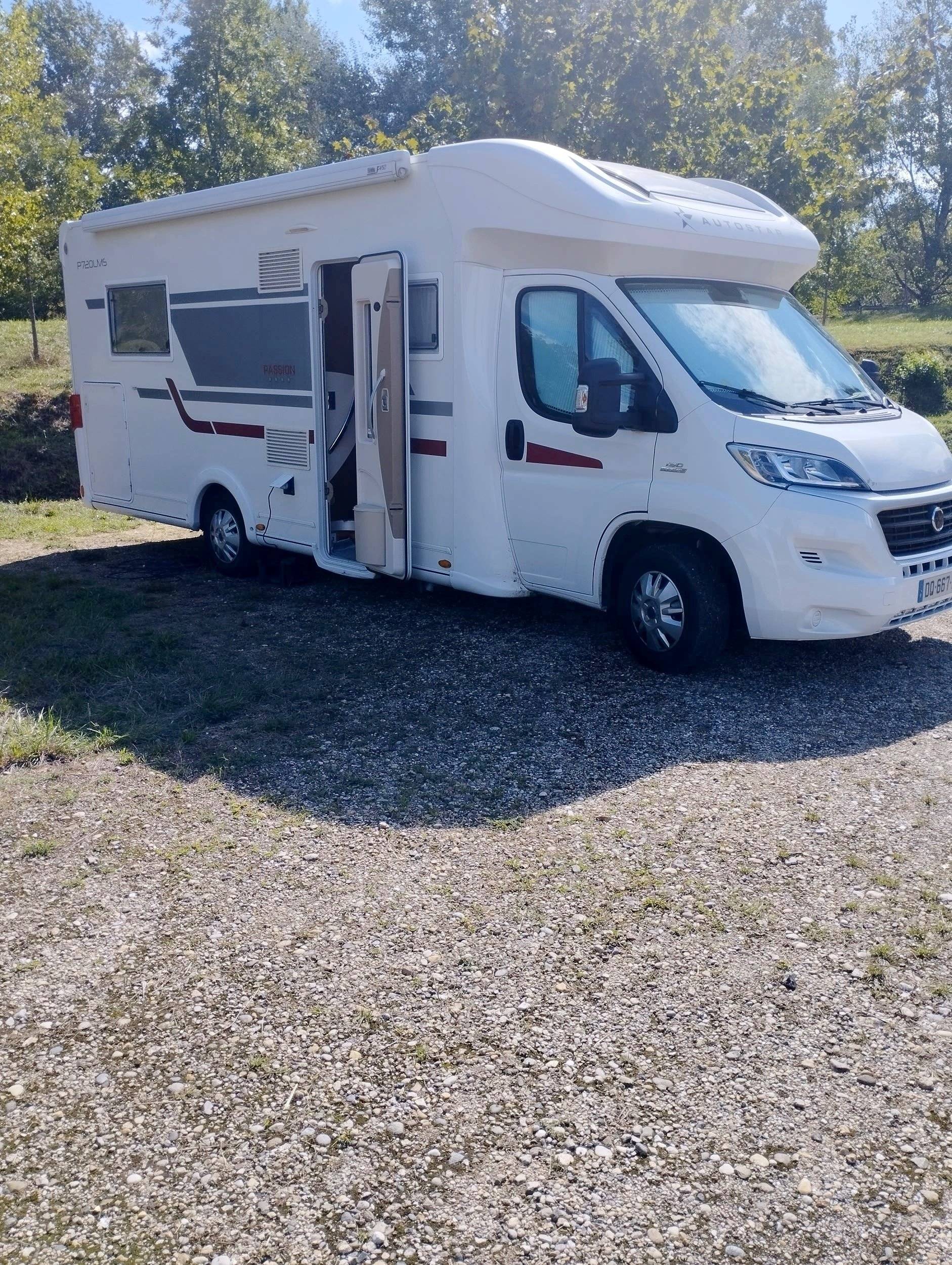 Front view from 3/4 Fiat Ducato 2,3 130 ch - Yescapa