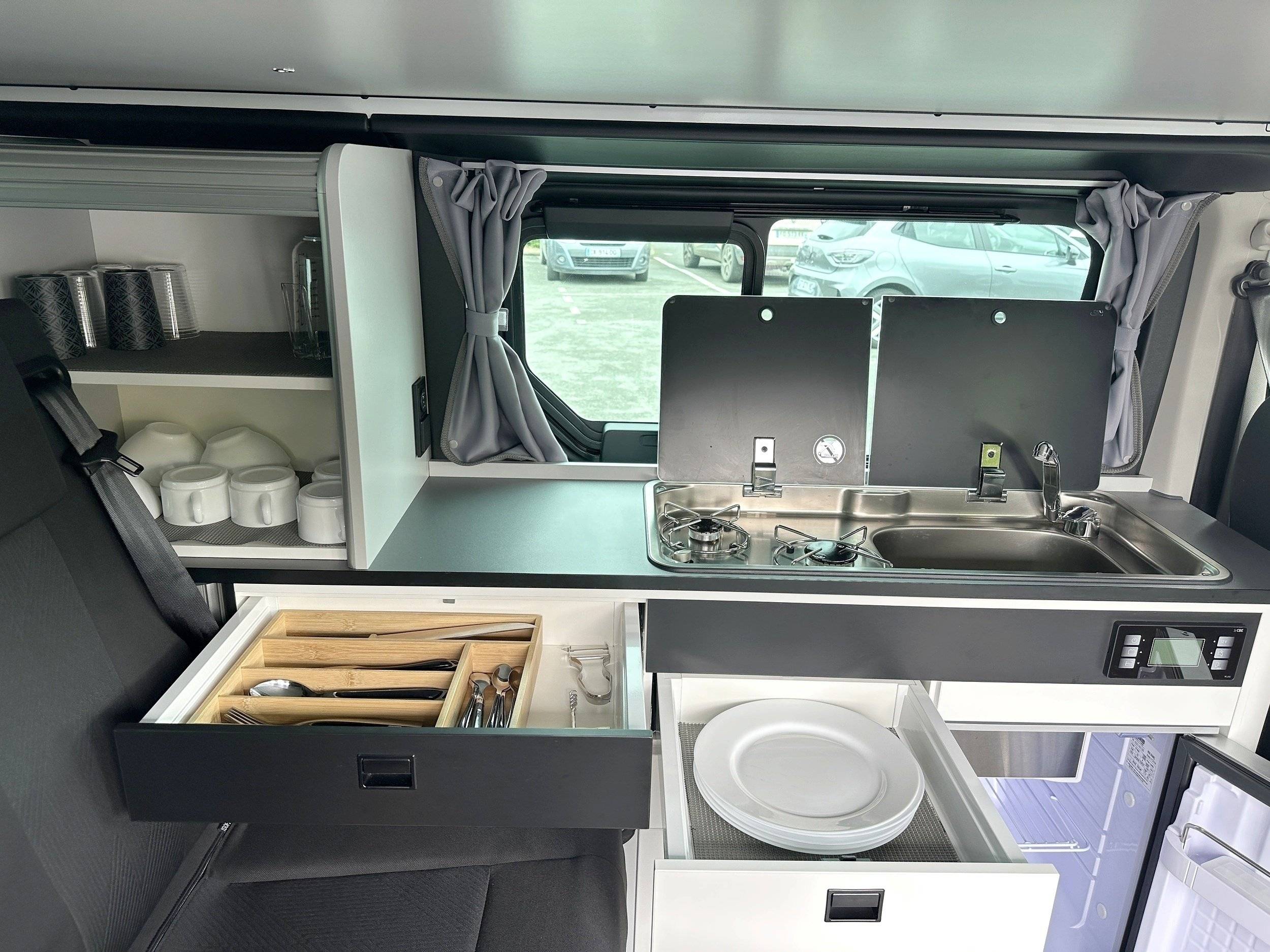 Cozinha Renault RENAULT TRAFIC III EDC DCI 150 L1H1 2.8T - Yescapa