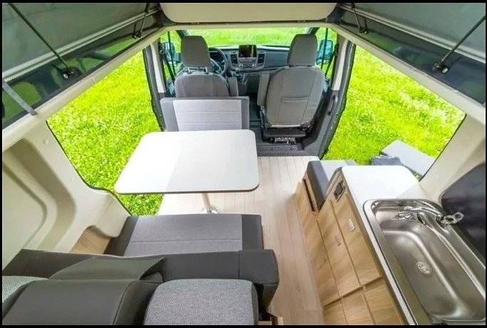 Dining Area Ford ford transit - Yescapa