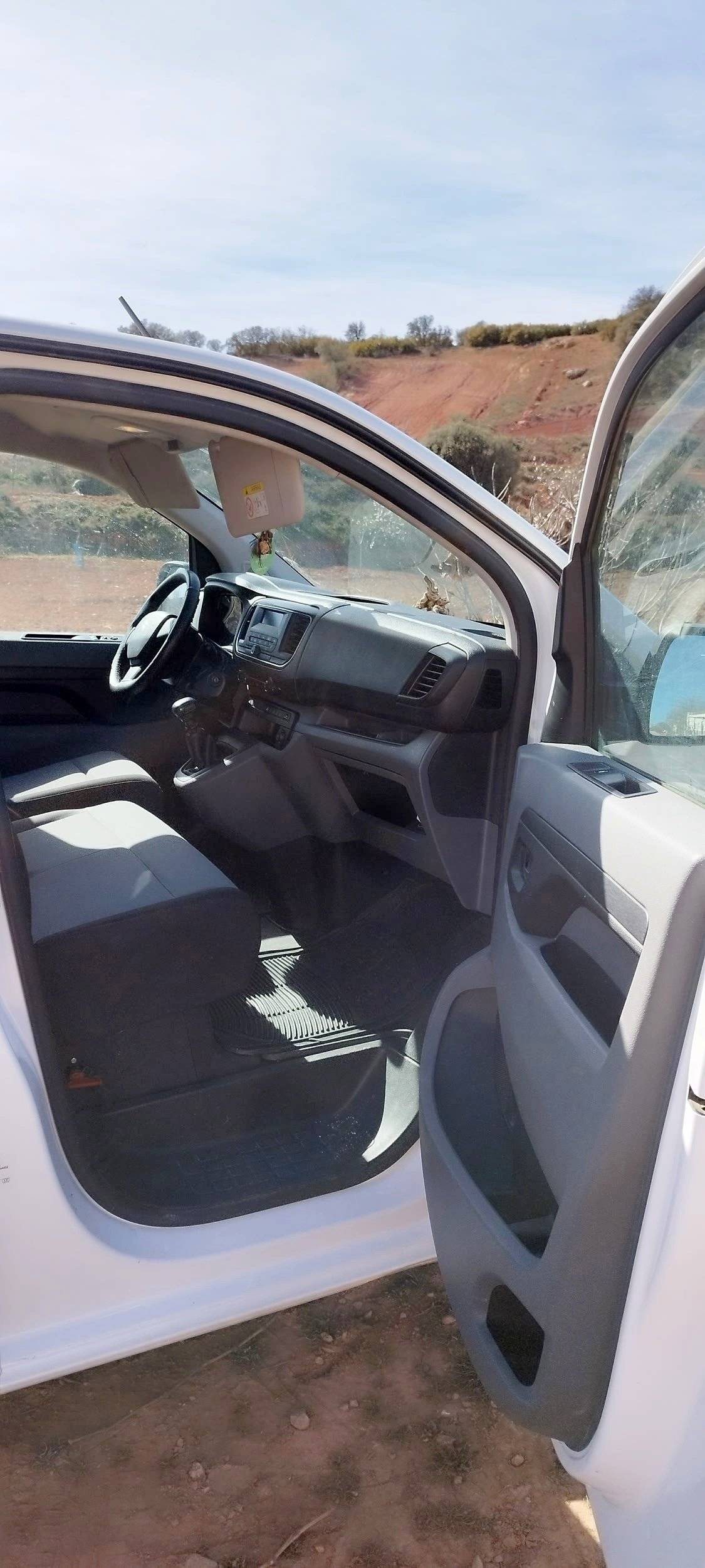 Bestuurderplaats Citroën Jumpy 1.6 l BlueHDI 115cv Combi M - Yescapa