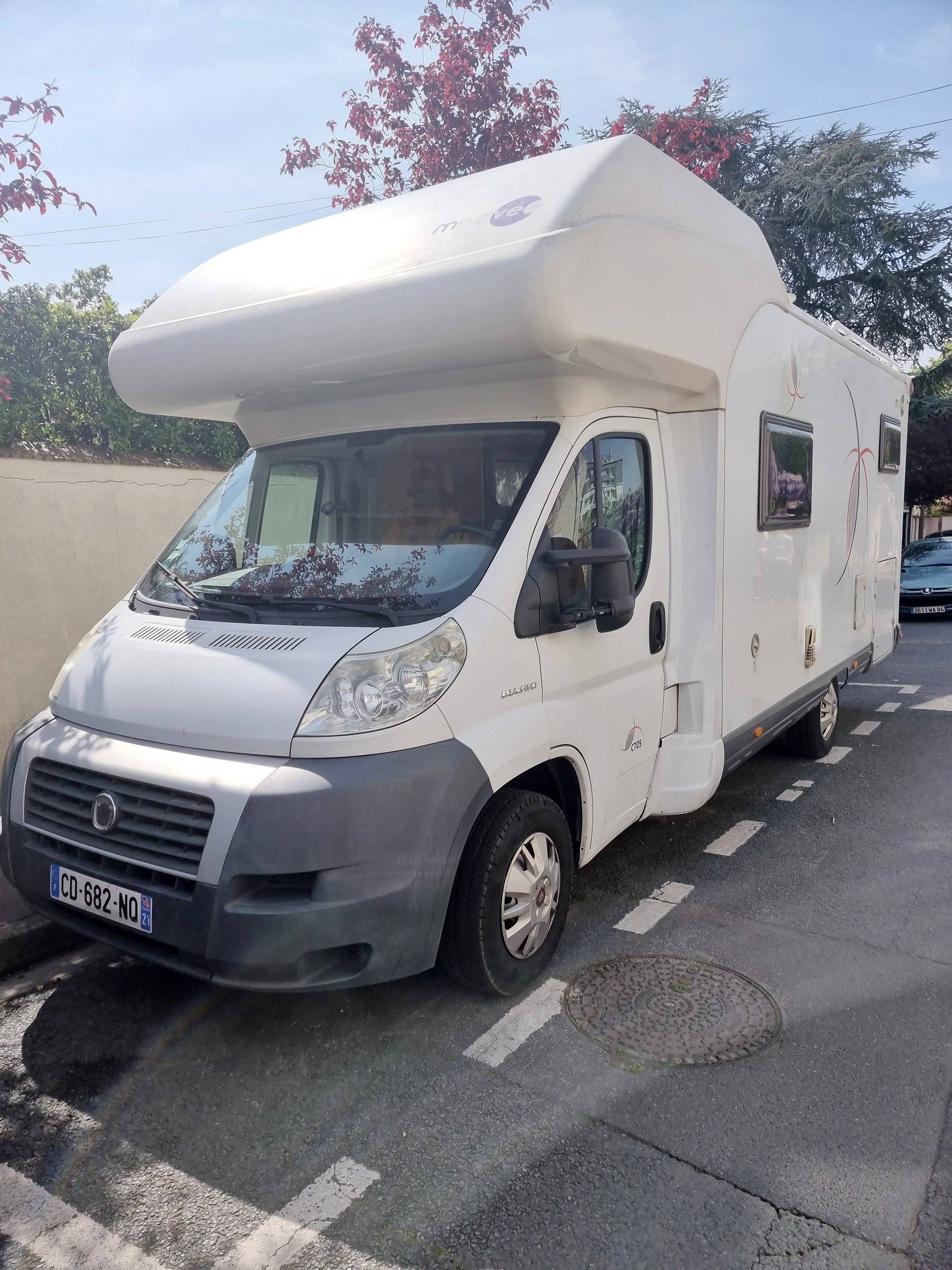 Vista del vehicle angle davanter fiat ducato - Yescapa