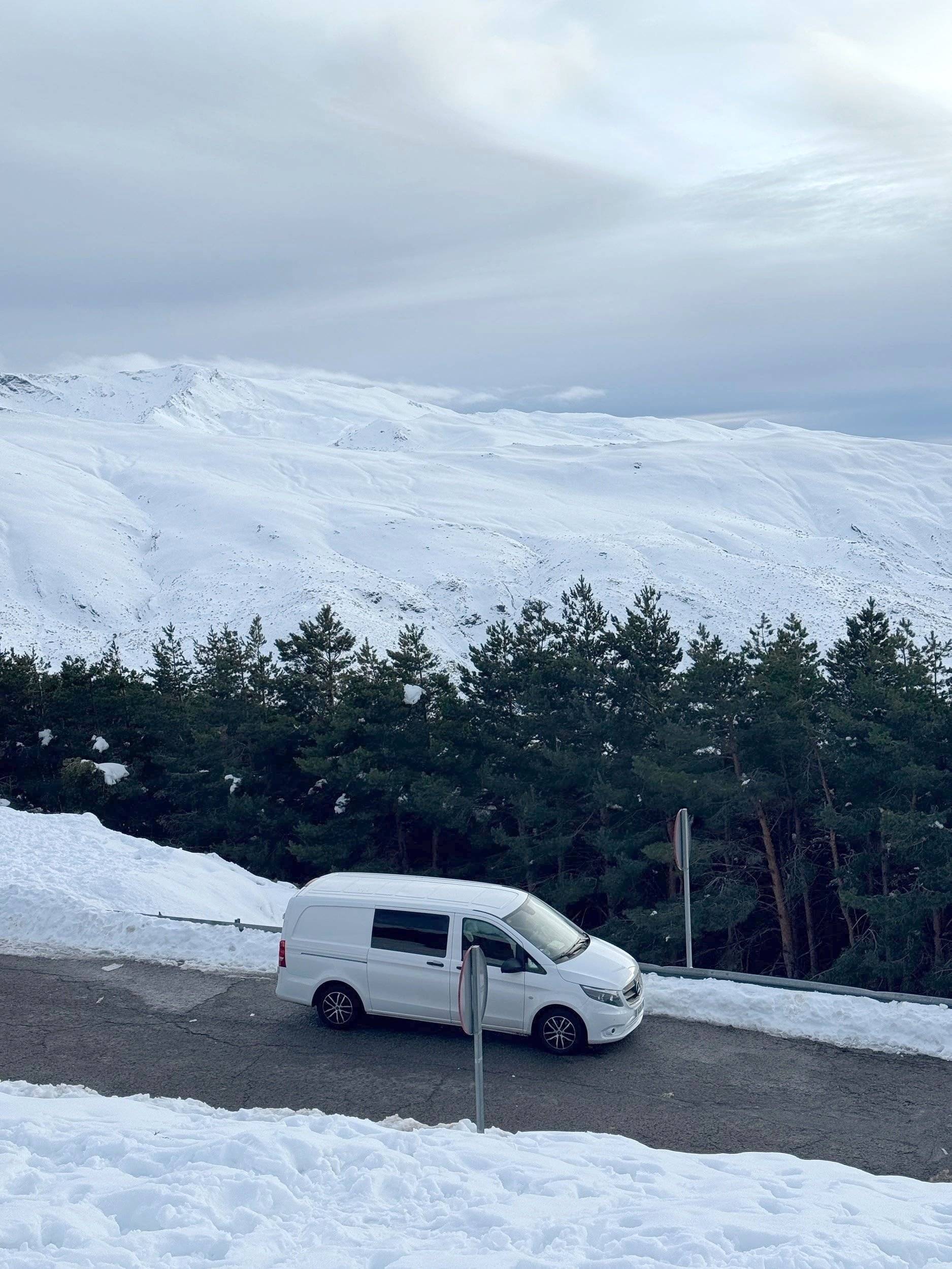 schräge Vorderansicht Mercedes Renault - Yescapa