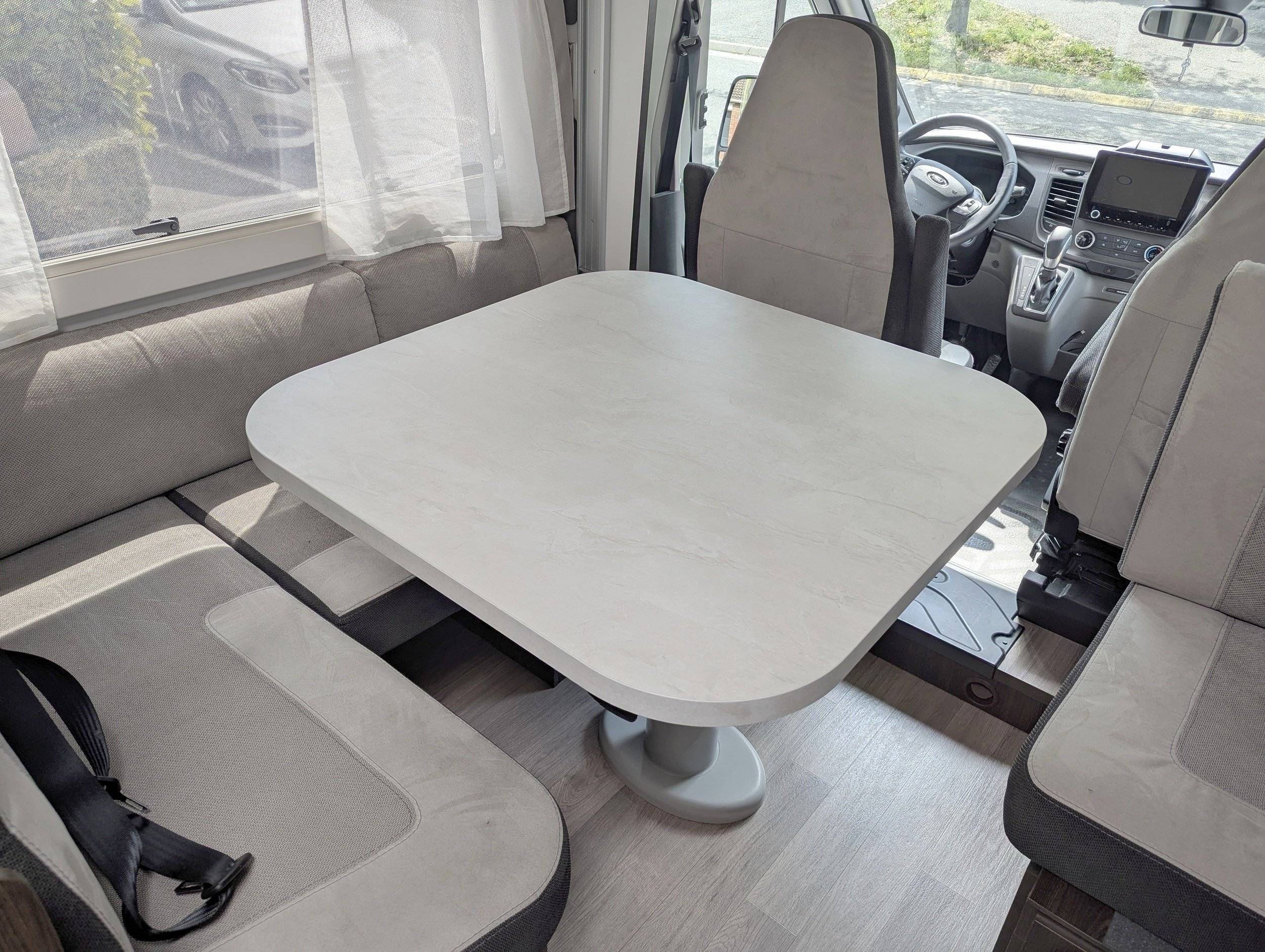Menjador Ford Ford 170 CV BOITE AUTO - Yescapa