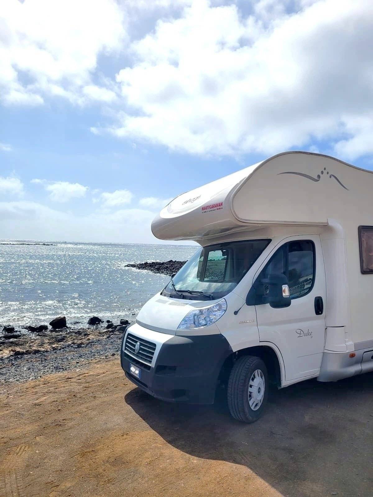 Vue avant de 3/4 Fiat Ducato - Yescapa