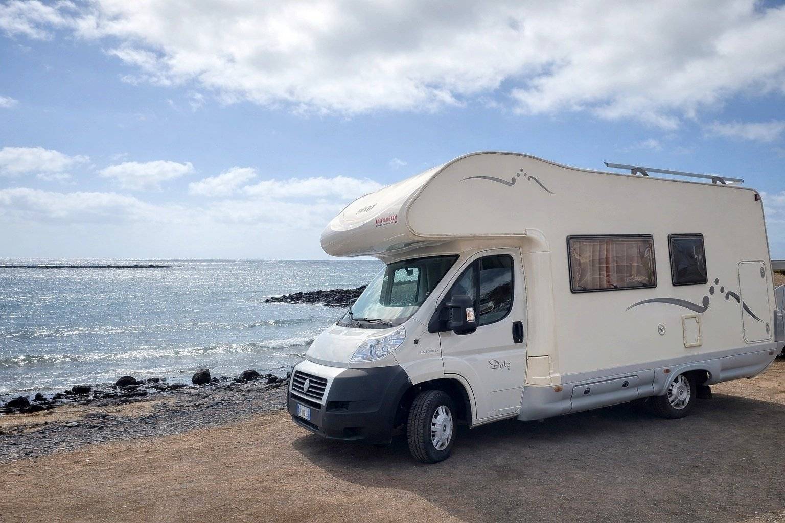 Front view from 3/4 Fiat Ducato - Yescapa