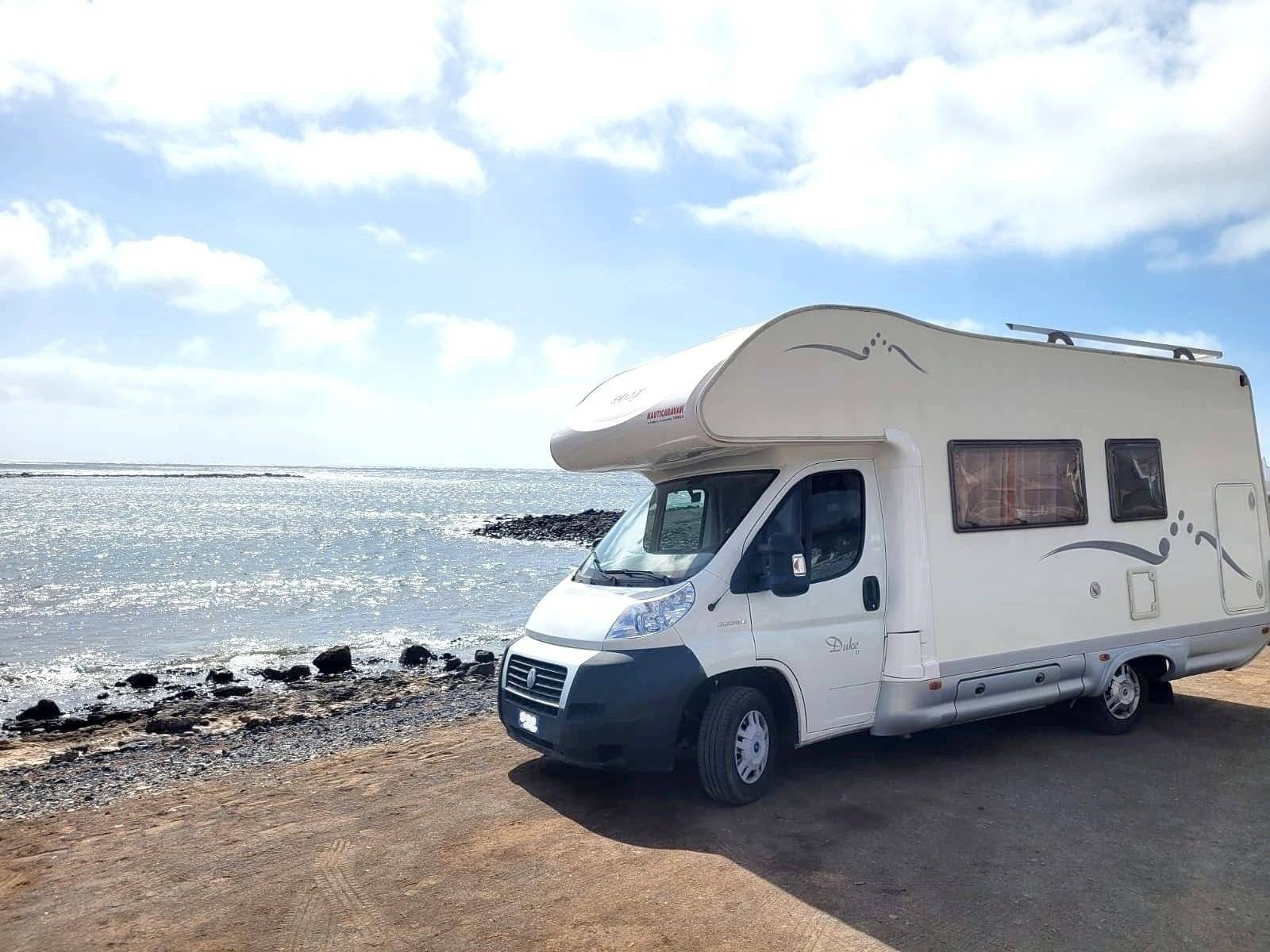 Vue avant de 3/4 Fiat Ducato - Yescapa
