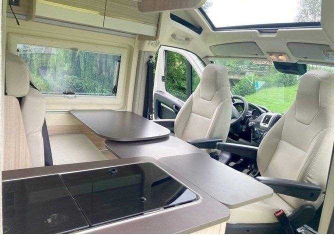 Dining Area Peugeot Peugeot boxer - Yescapa