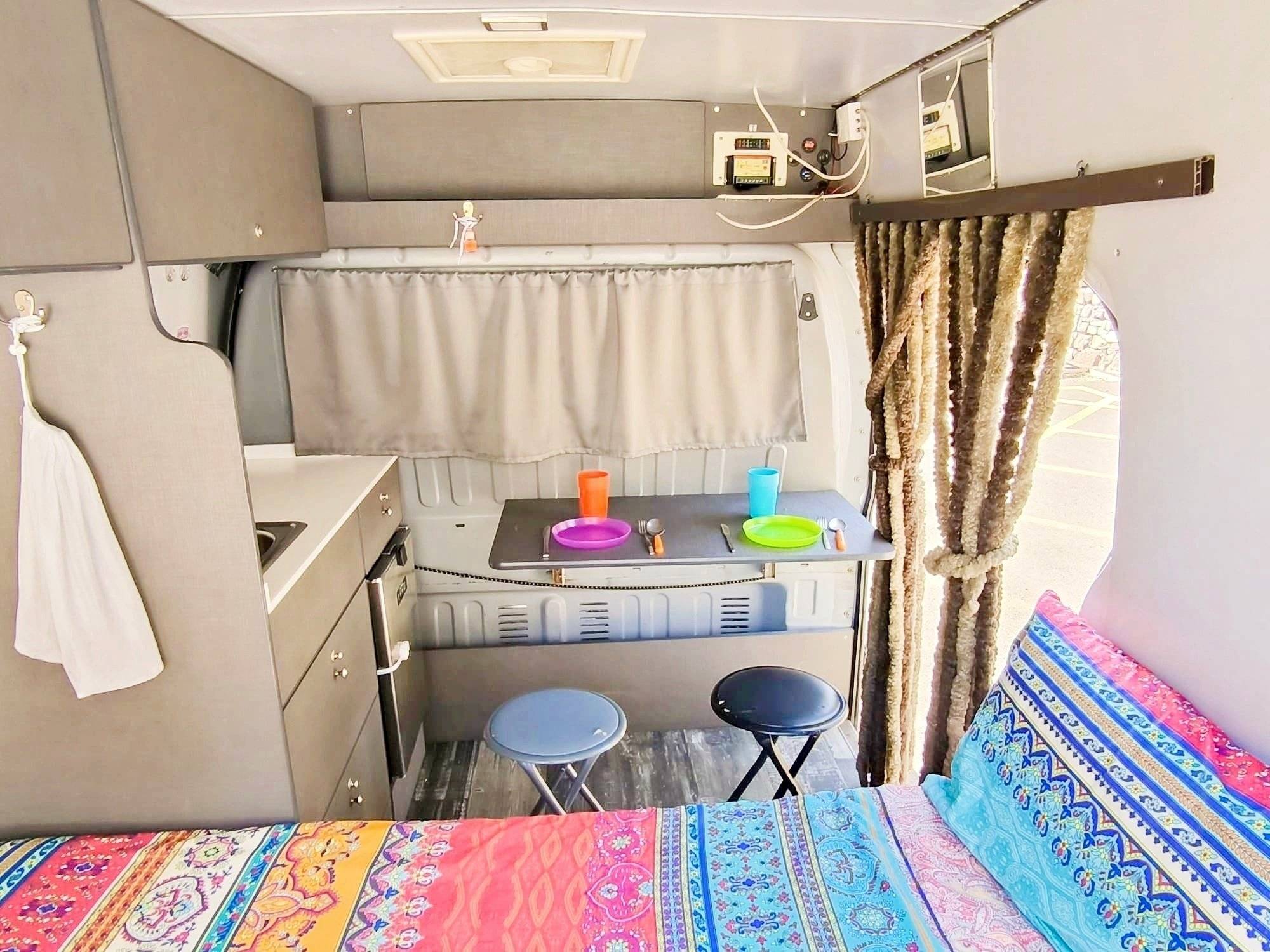 Dinette Ford TRANSIT - Yescapa