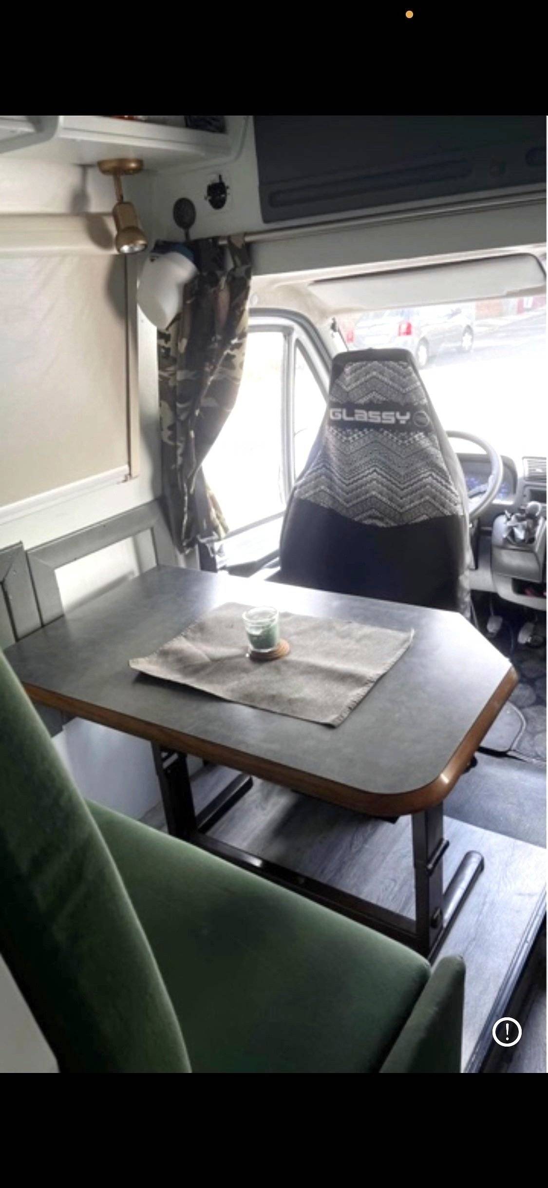 Dining Area Peugeot Boxer 2,8 Hdi, 127ch - Yescapa