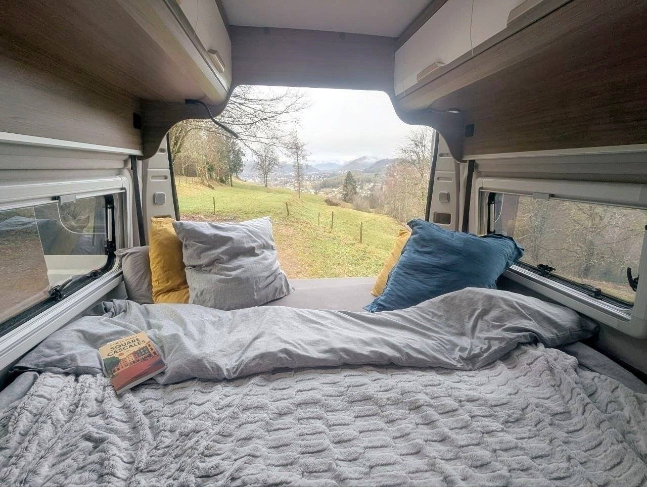 schräge Vorderansicht Fiat 35 light 2,4 l 140 ch. - Yescapa