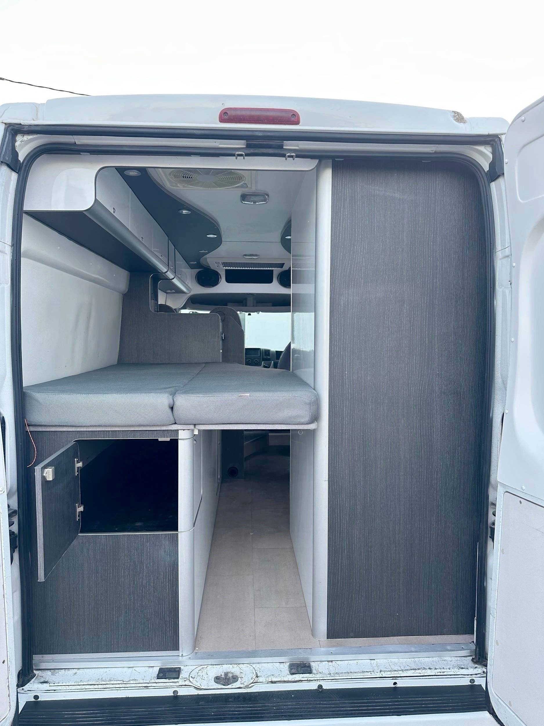 Berth Citroën Jumper L3 H2 - Yescapa