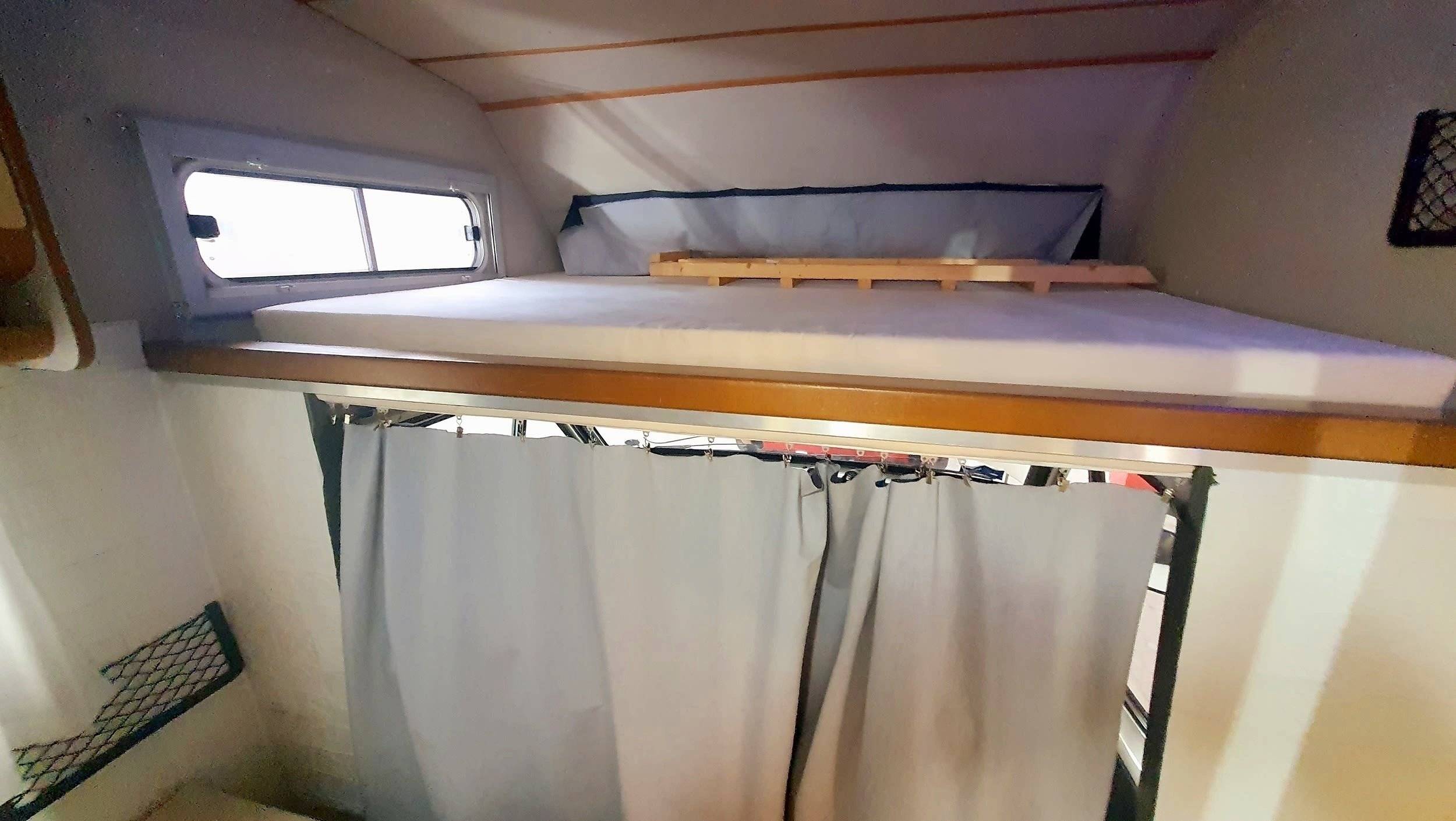 Berth Ford Transit - Yescapa