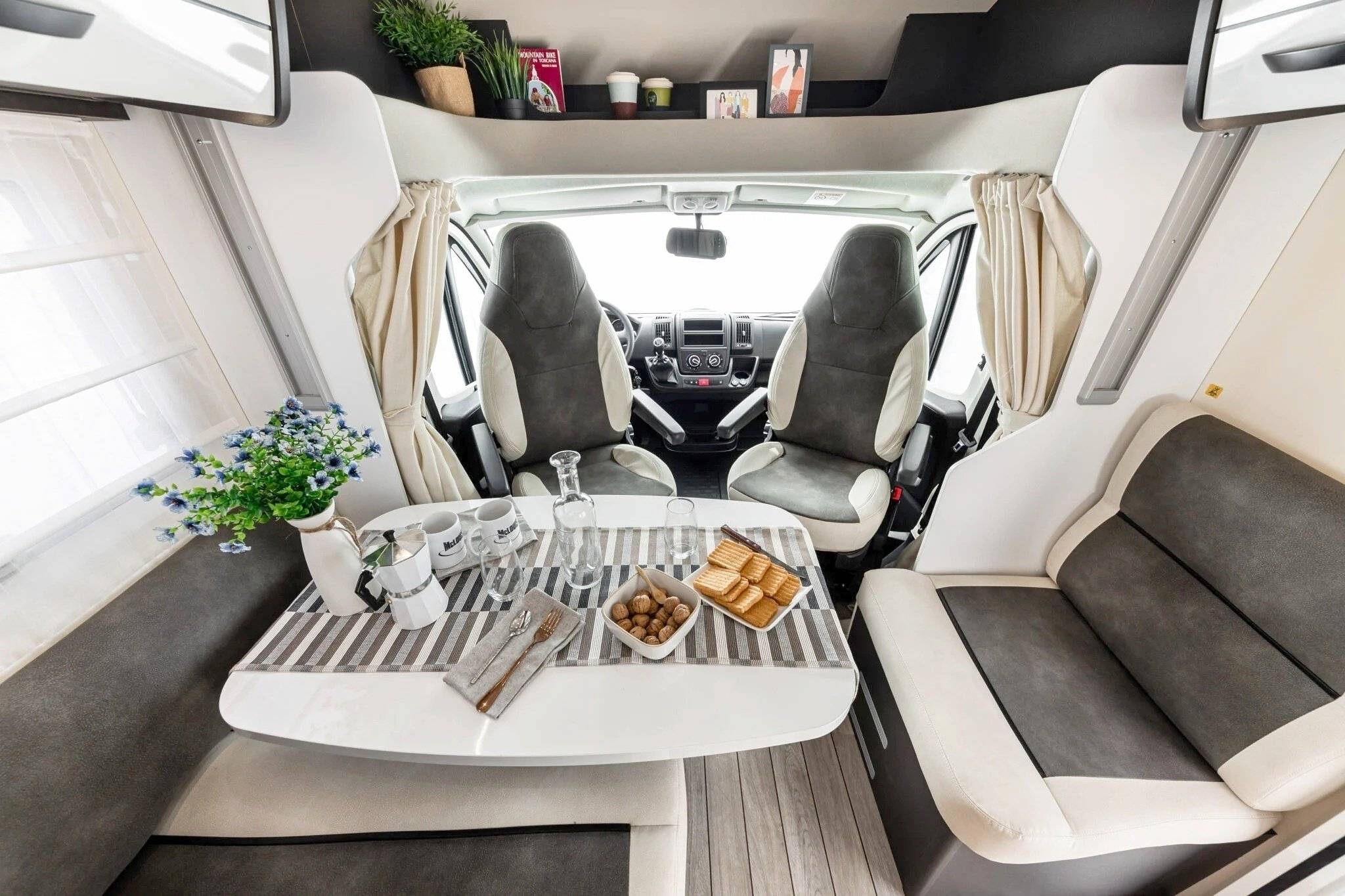 Dining Area Citroën Jumper 2,0 l 160 ch - Yescapa