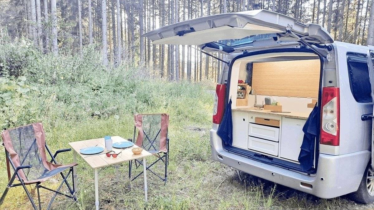 Dining Area Peugeot Expert - Yescapa