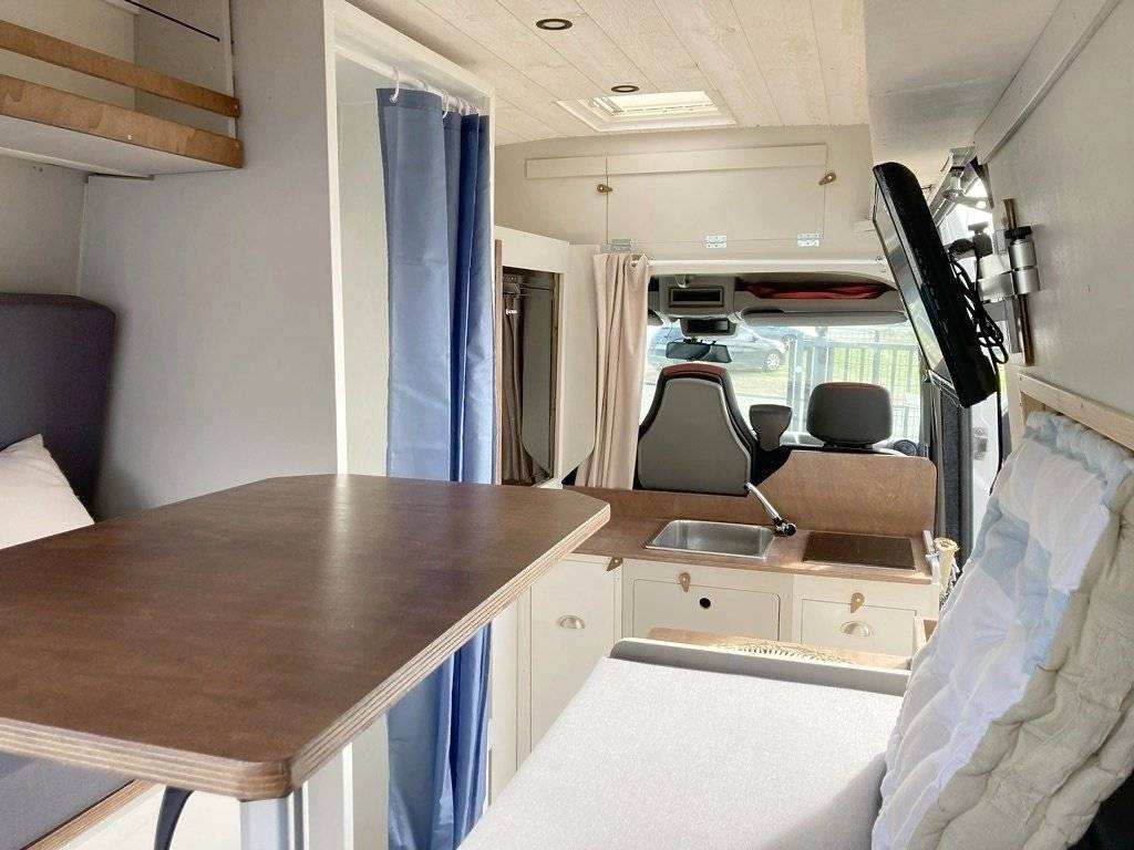 Mobilier Nomad Master 2,3 l 125 ch