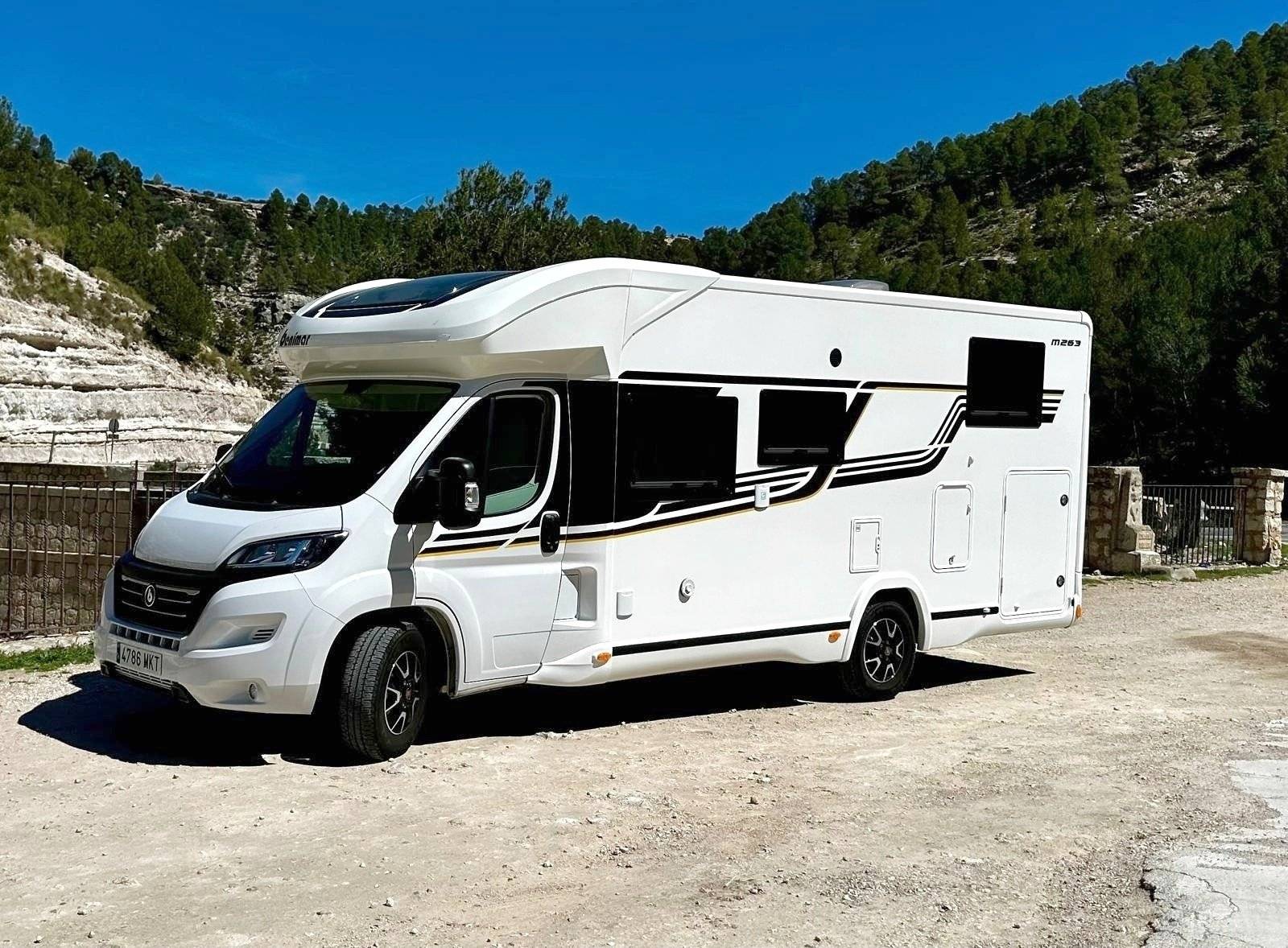 Front view from 3/4 Fiat Ducato 2,3 l 140 CV - Yescapa