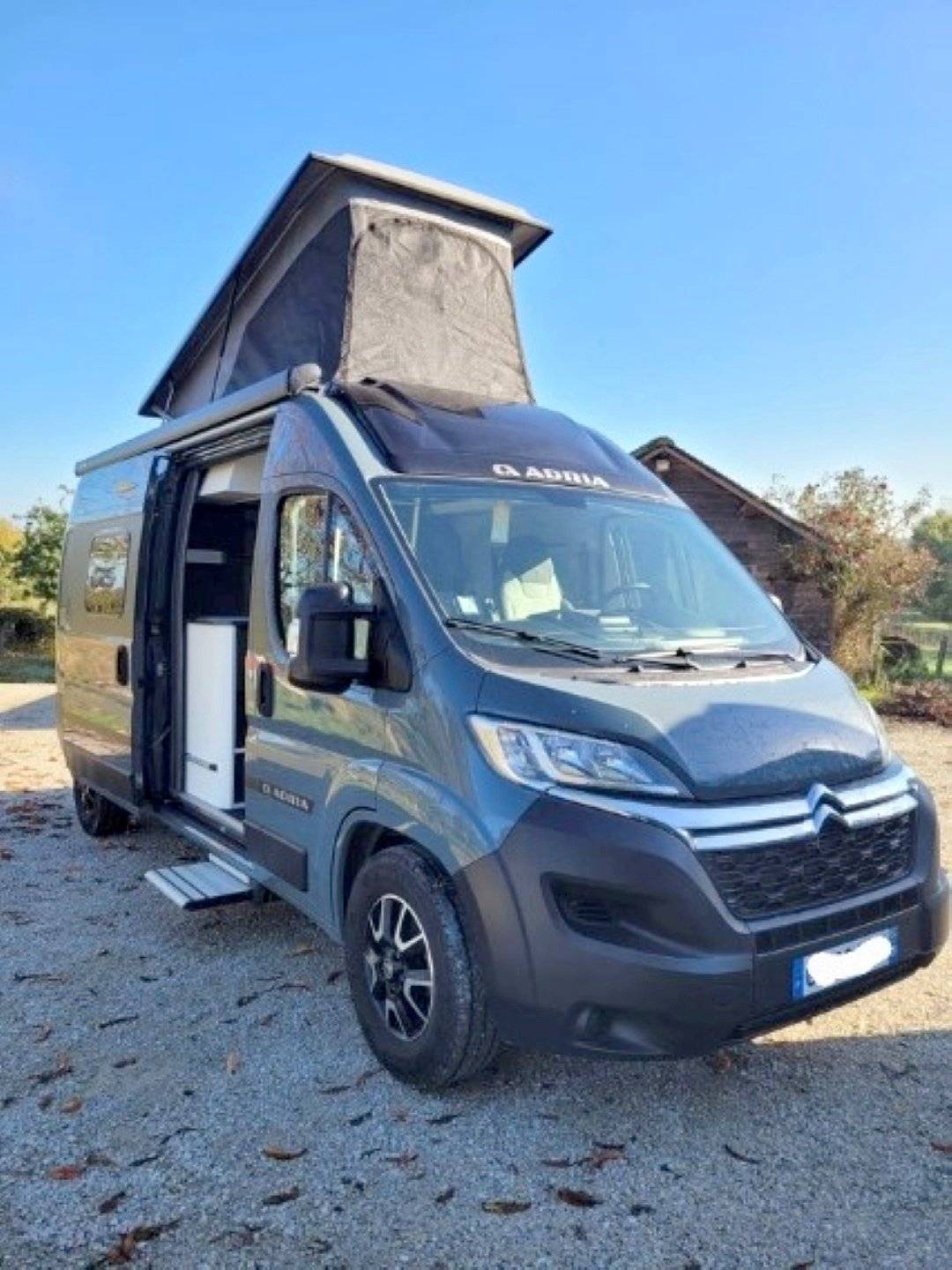 Front view from 3/4 Citroën Citroën jumper - Yescapa