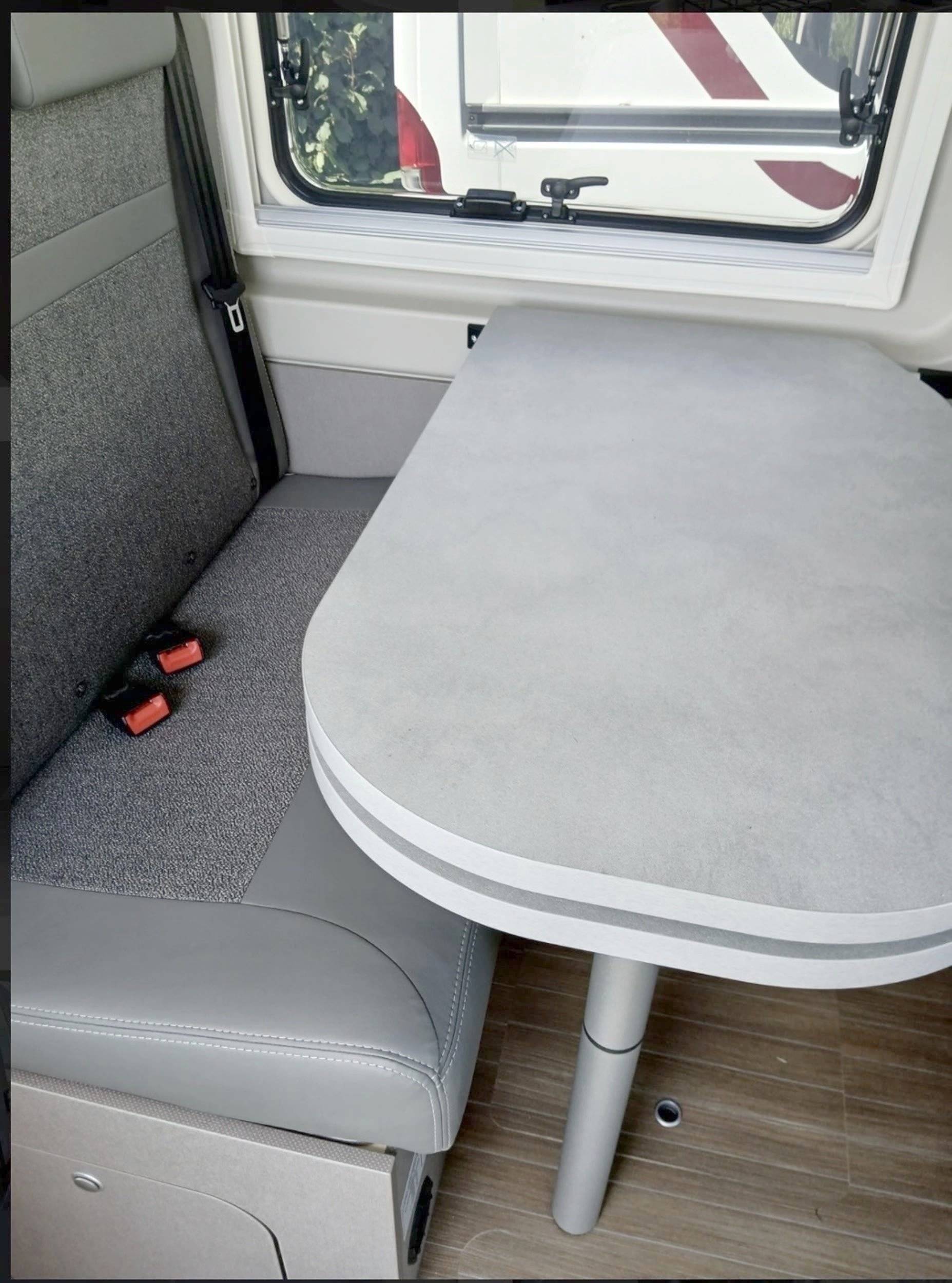 Área de jantar Fiat Etrusco - Yescapa